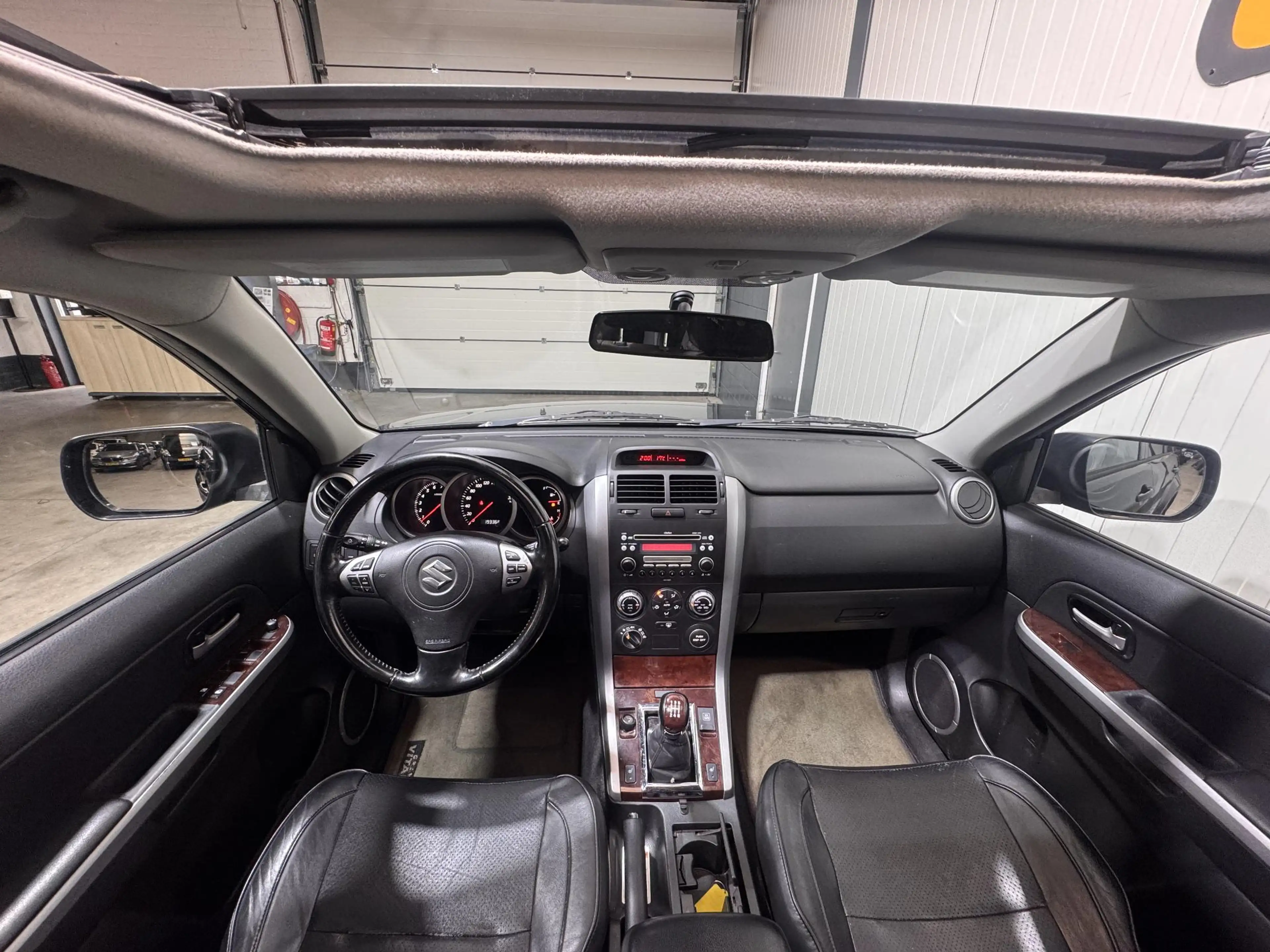 Suzuki Grand Vitara 2.0-16V High Executive — photo 11