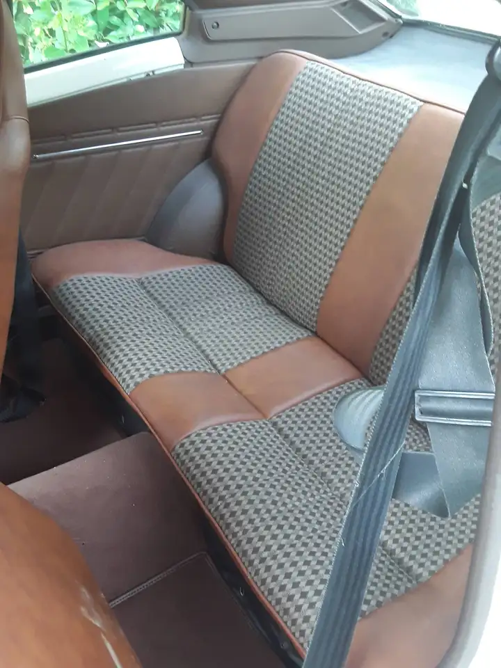 Mazda 818 coupé, foto 4