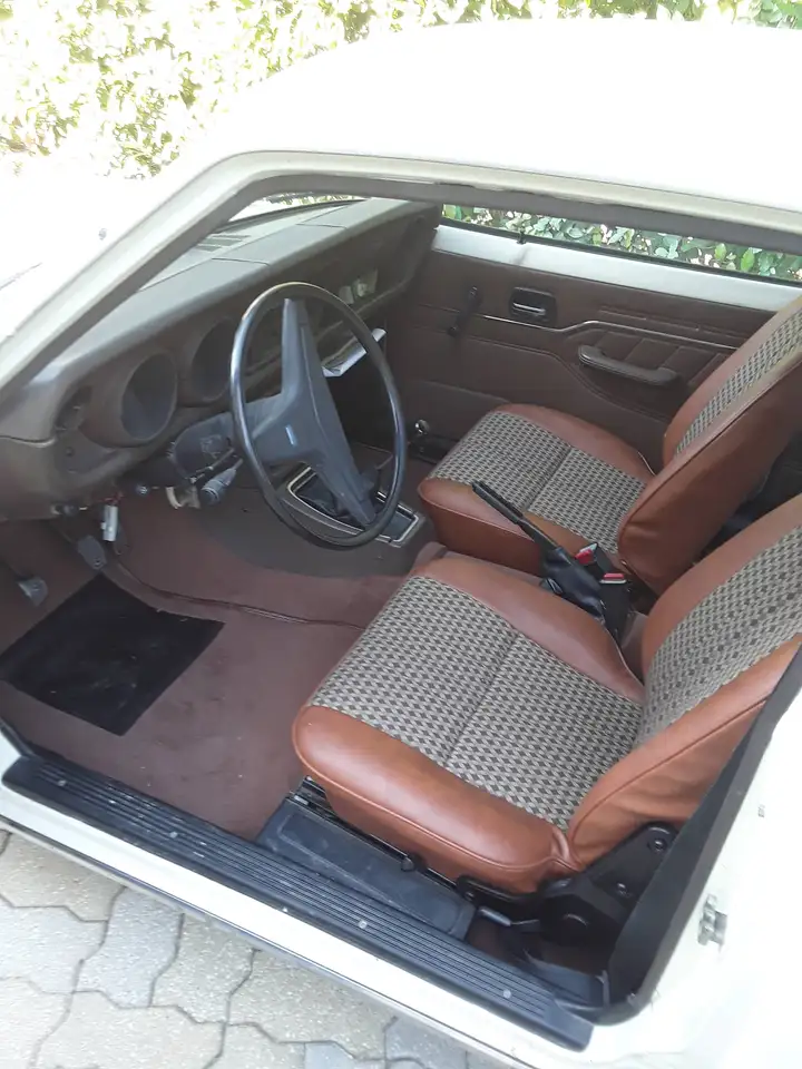 Mazda 818 coupé, foto 3
