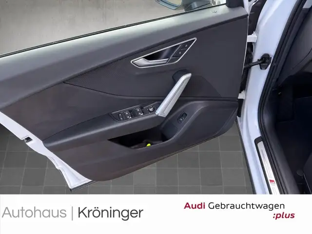 Audi Q2 view 8