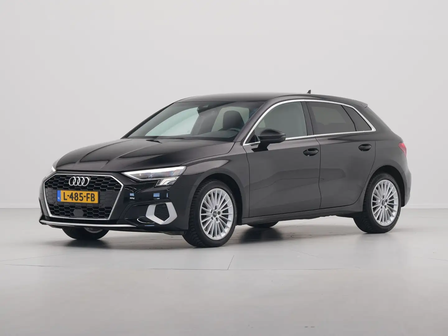 Audi A3 Sportback 35 TFSI 150pk Business edition Navigatie Zwart - 2