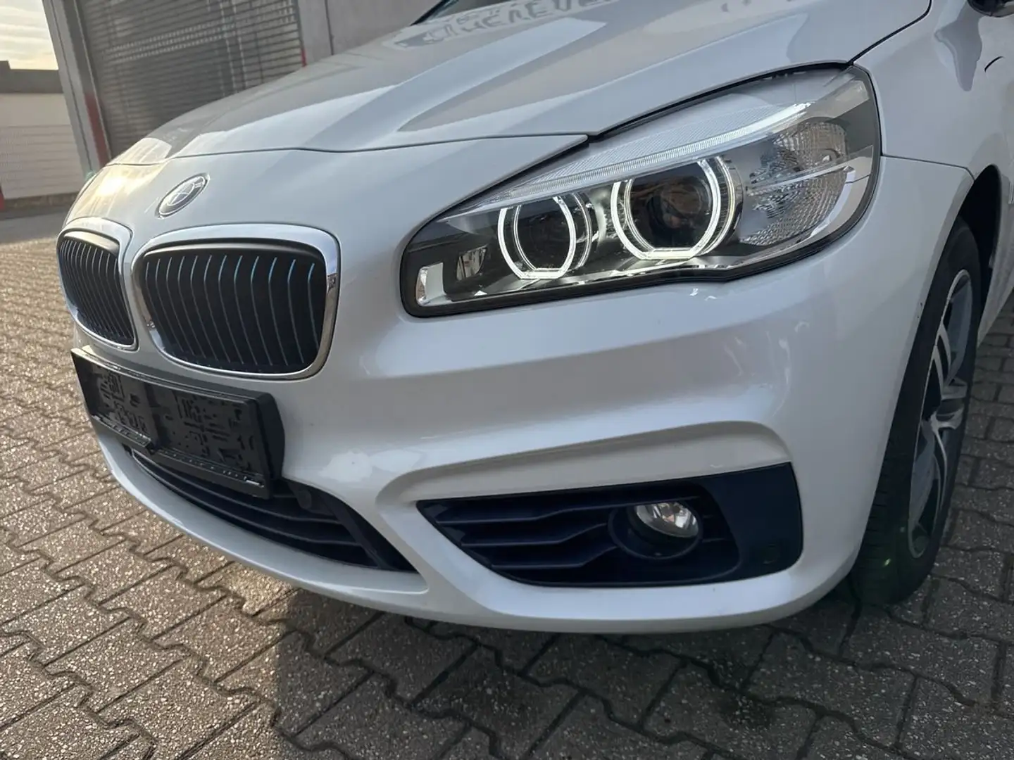 BMW 225 225xe Active Tourer Sport Line Weiß - 2