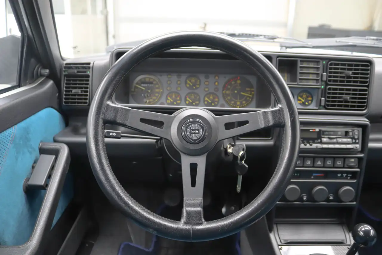 Lancia Delta 2.0i.e. turbo 16V HF integrale MARTINI 6, foto 11
