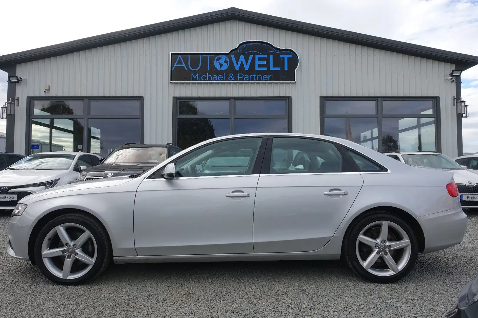 Audi A4 1.8 Aut. 2.HAND SCHECKHEFT XEN KLIMA TÜV Neu Silber - 1