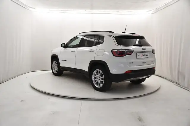 Jeep Compass view 3