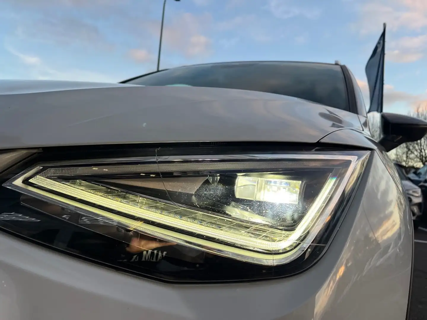 SEAT Arona 1,0 TSI DSG Xperience Weiß - 2