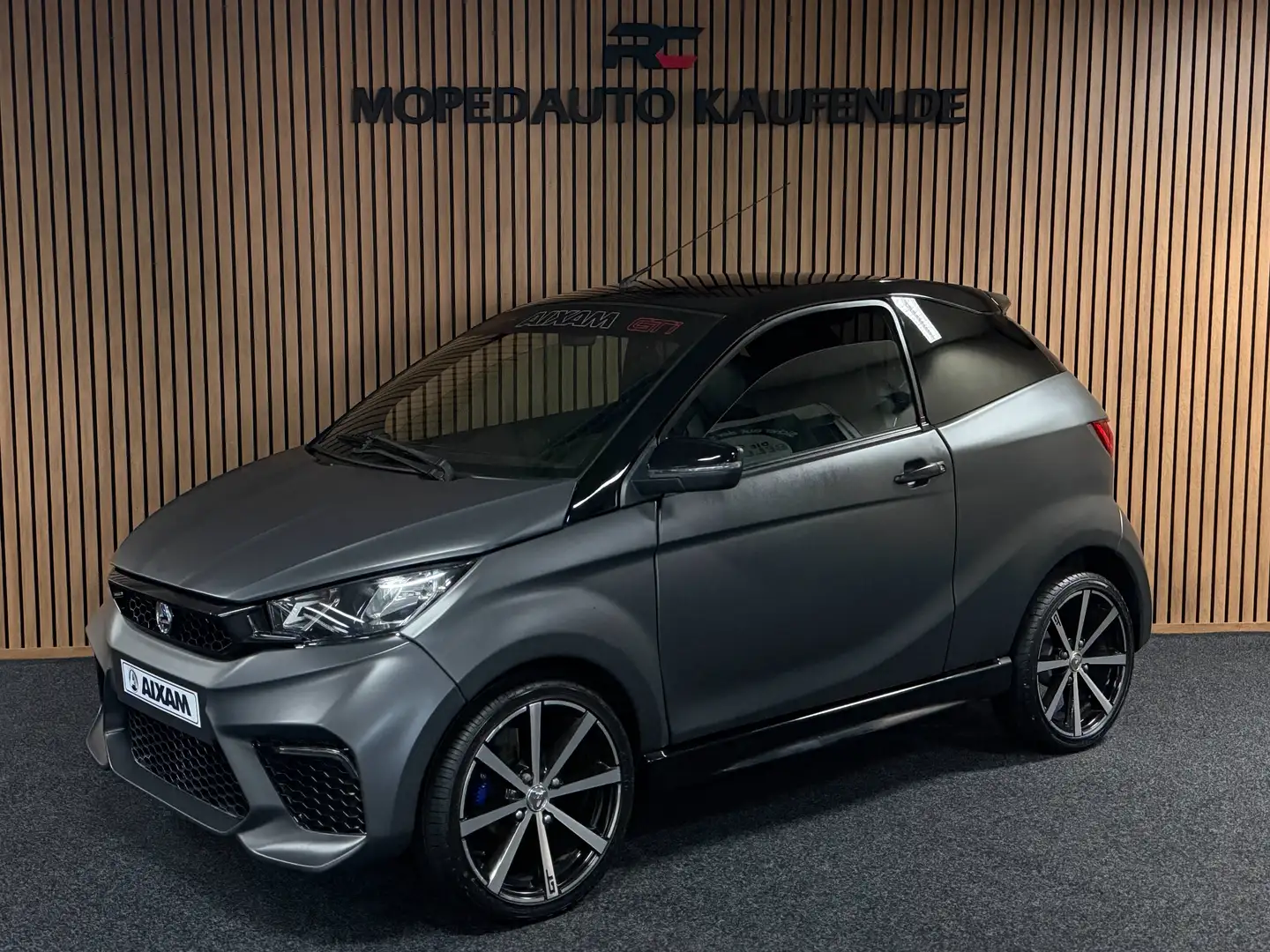 Aixam GTI Coupe Matt Grau 2023 / Apple Carplay / Spotify / DAB+ / 8 PS Kubota Motor Grau - 1