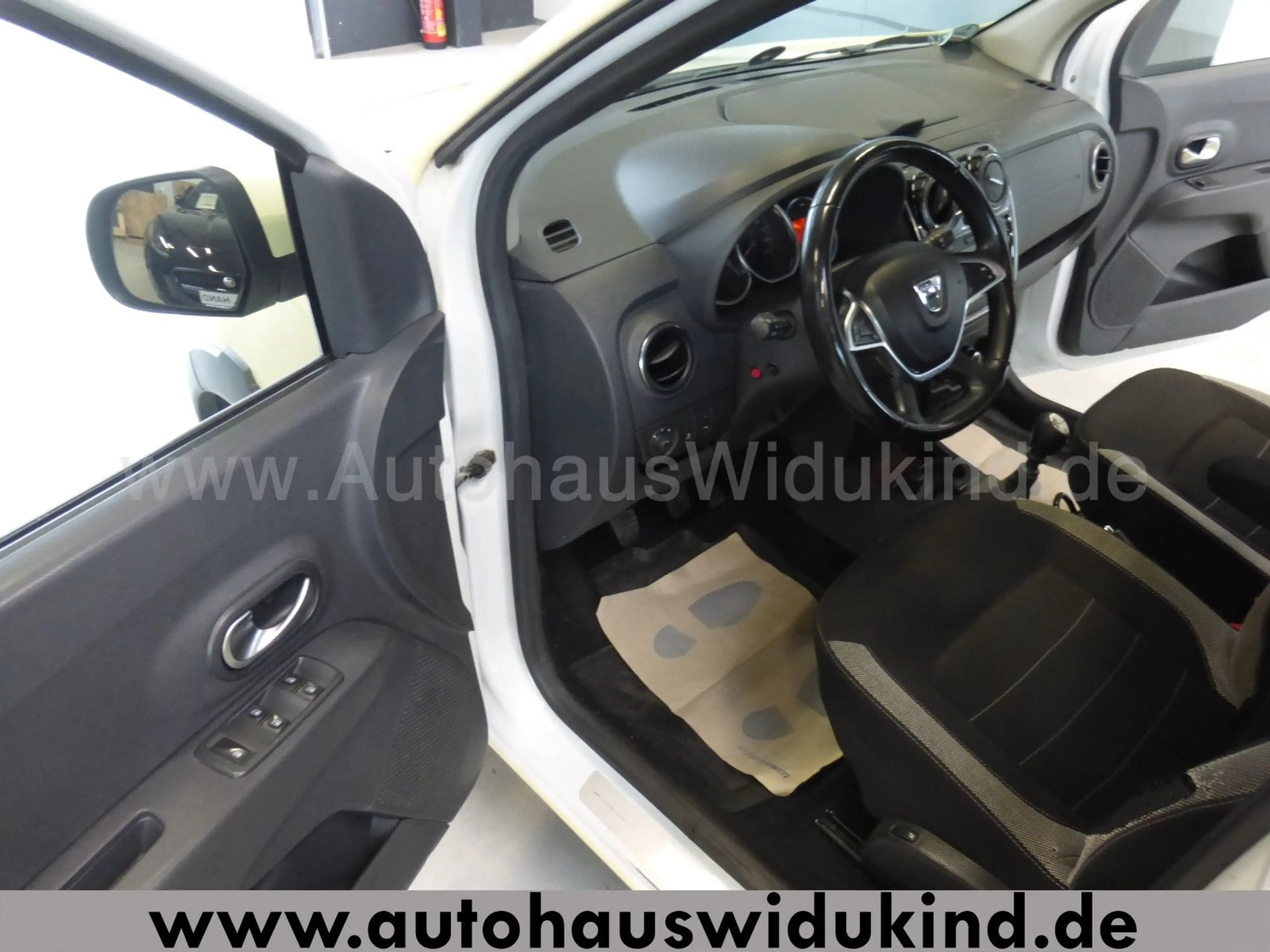 Dacia Lodgy dCi 115 Stepway Navi Klima 7 Sitzer 1.HAND — photo 8
