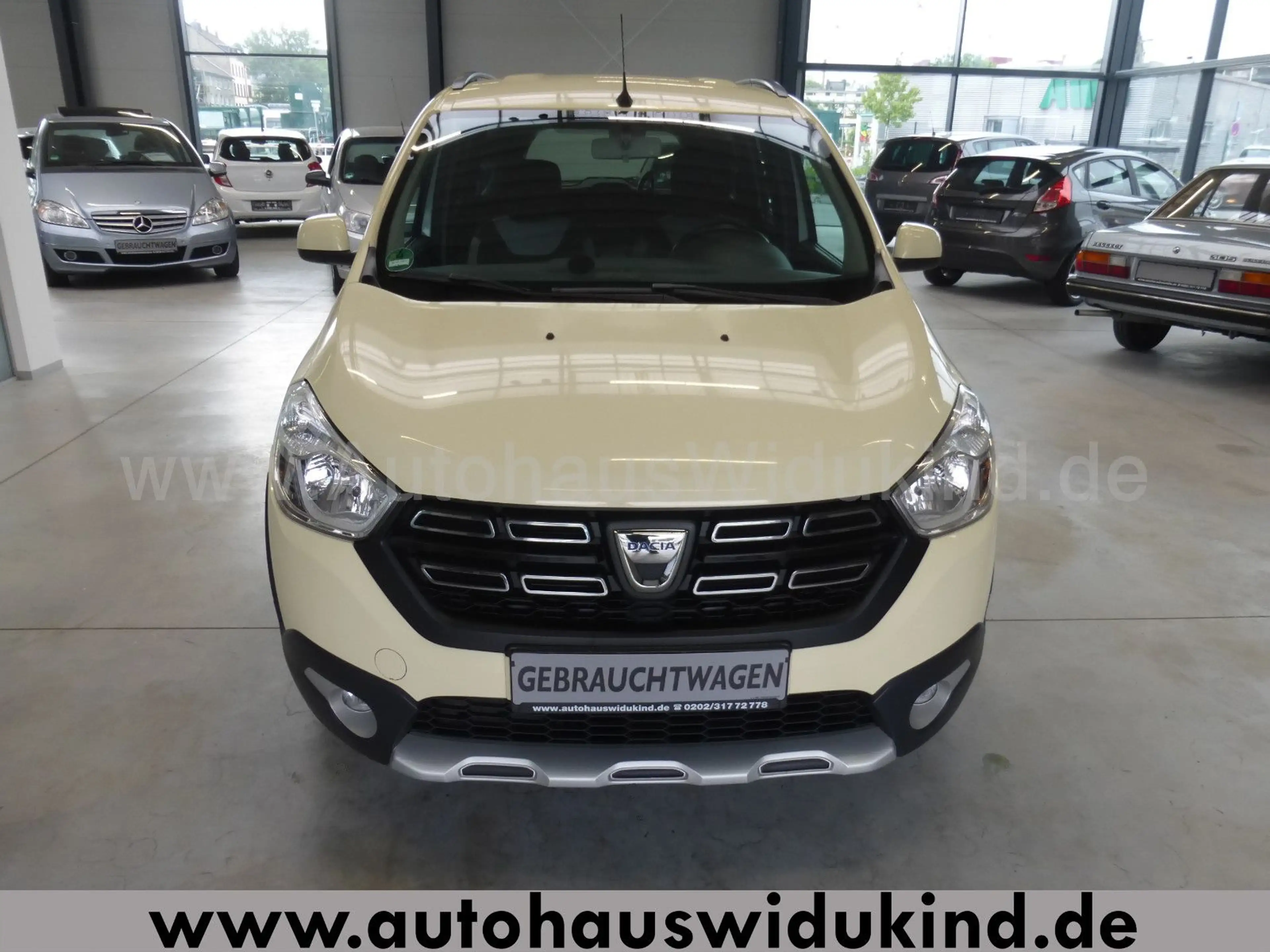 Dacia Lodgy dCi 115 Stepway Navi Klima 7 Sitzer 1.HAND — photo 4