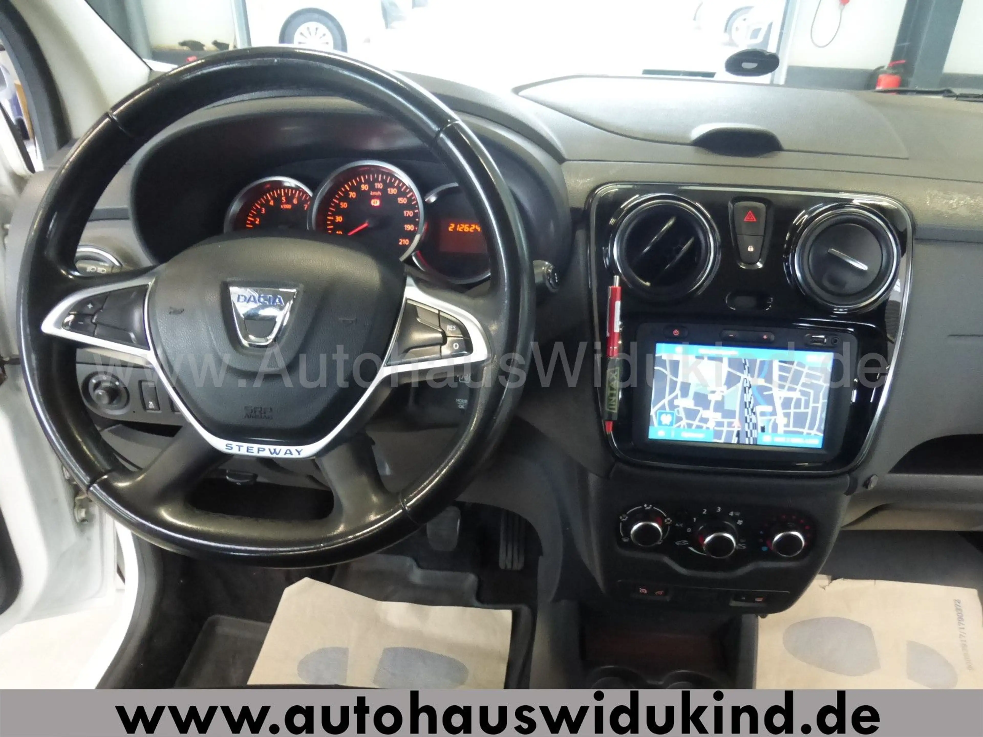 Dacia Lodgy dCi 115 Stepway Navi Klima 7 Sitzer 1.HAND — photo 13