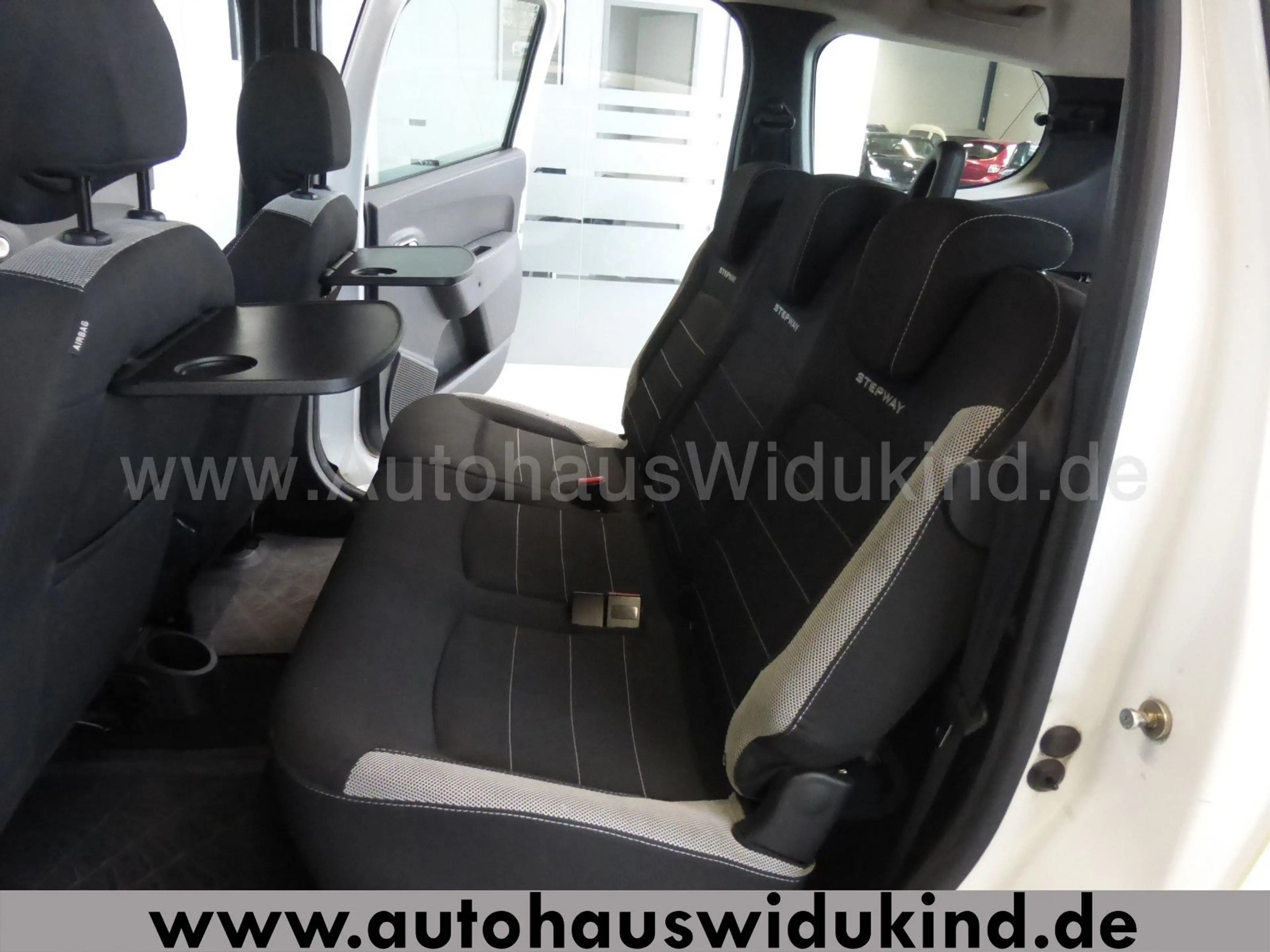 Dacia Lodgy dCi 115 Stepway Navi Klima 7 Sitzer 1.HAND — photo 10