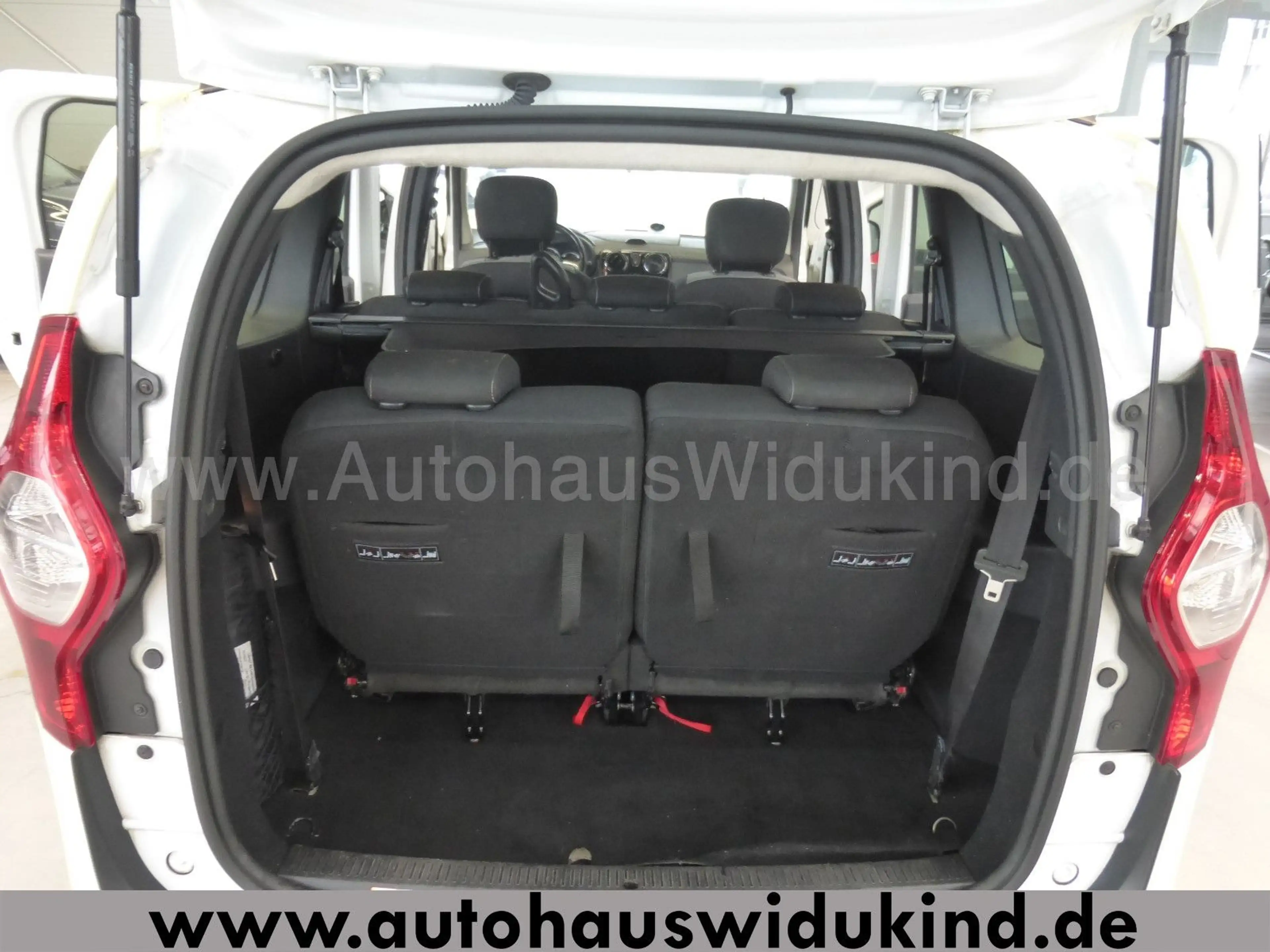 Dacia Lodgy dCi 115 Stepway Navi Klima 7 Sitzer 1.HAND — photo 11