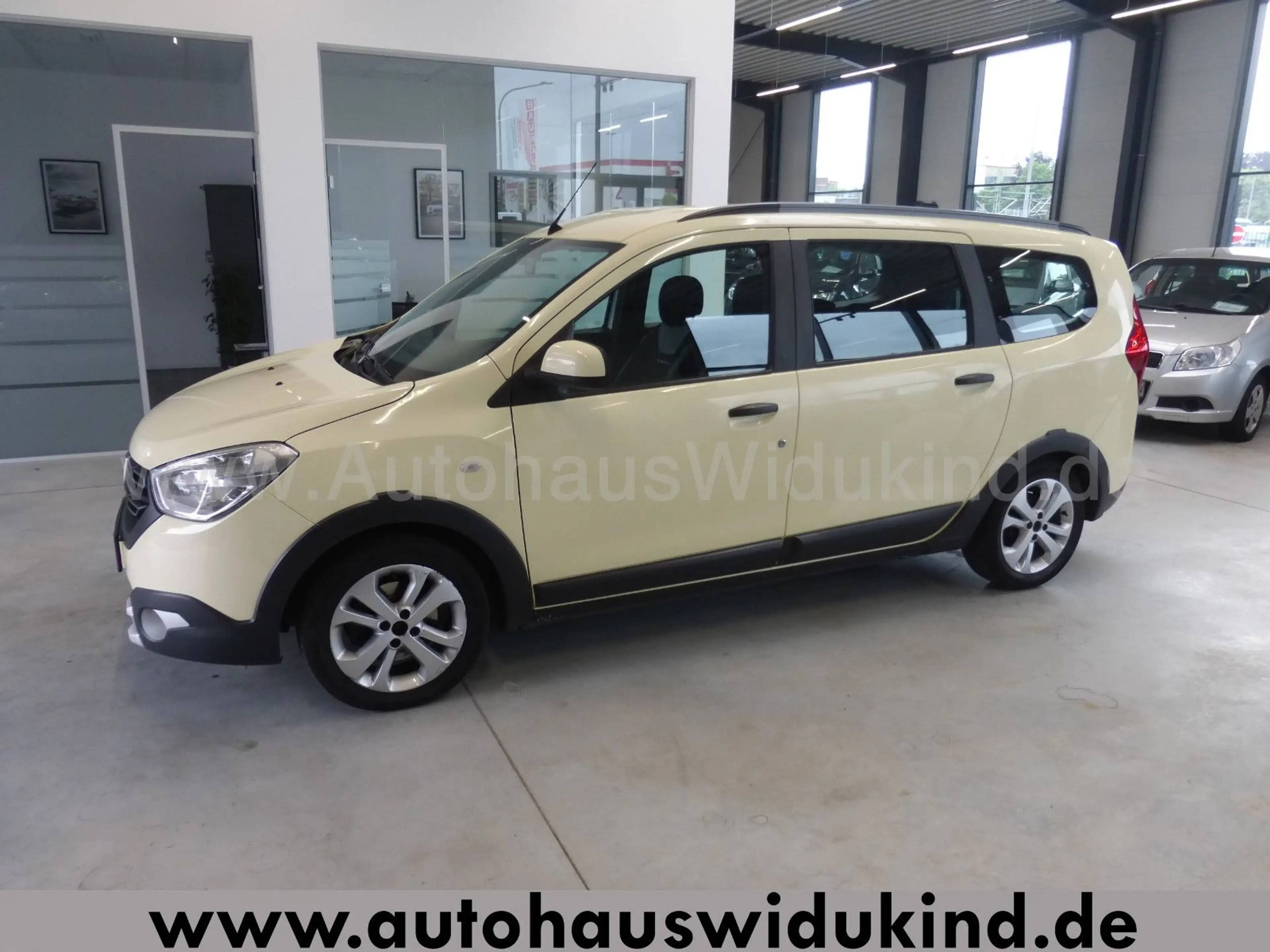 Dacia Lodgy dCi 115 Stepway Navi Klima 7 Sitzer 1.HAND — photo 3