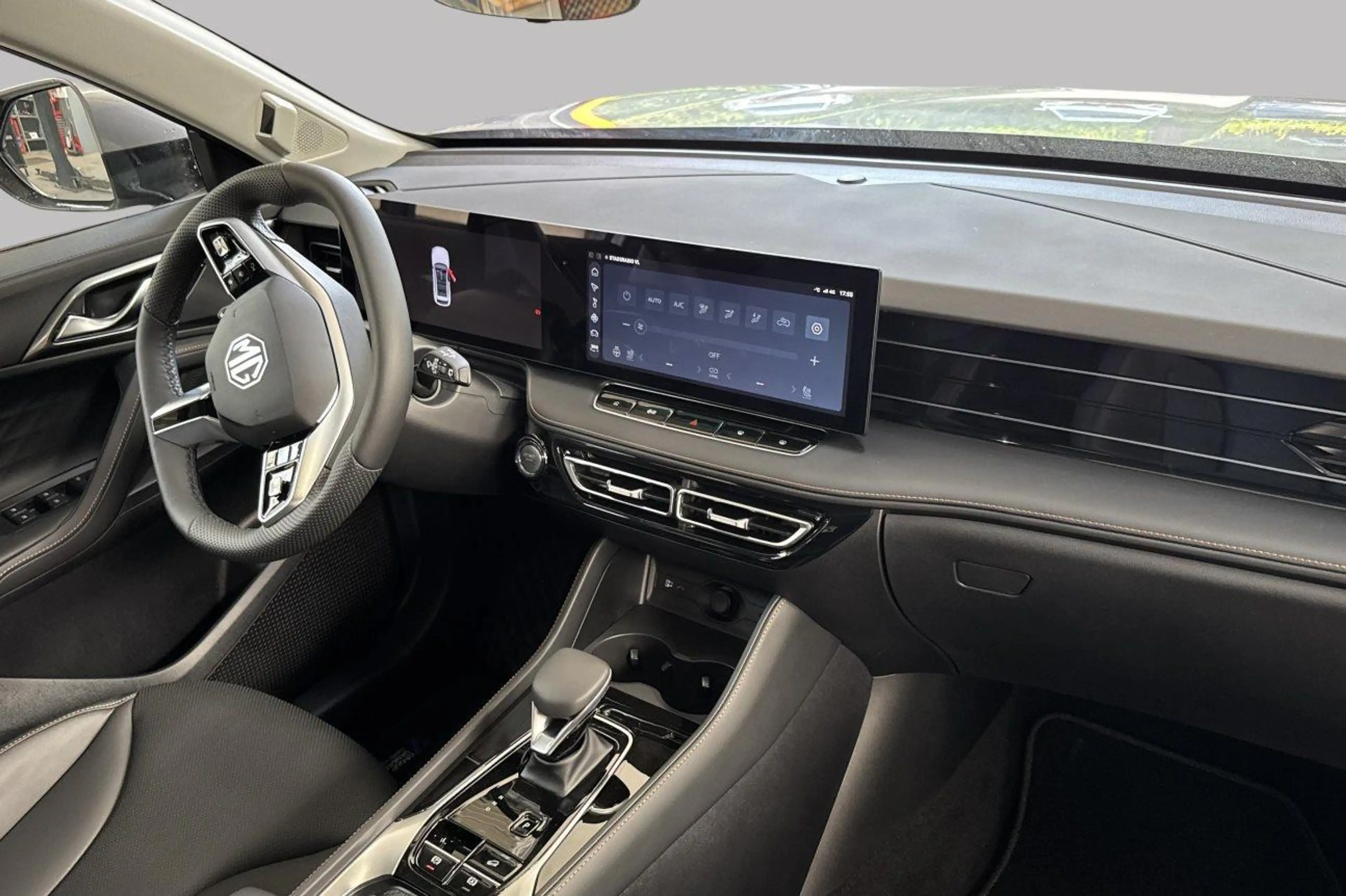 MG HS LUXURY HYBRID+ — photo 2