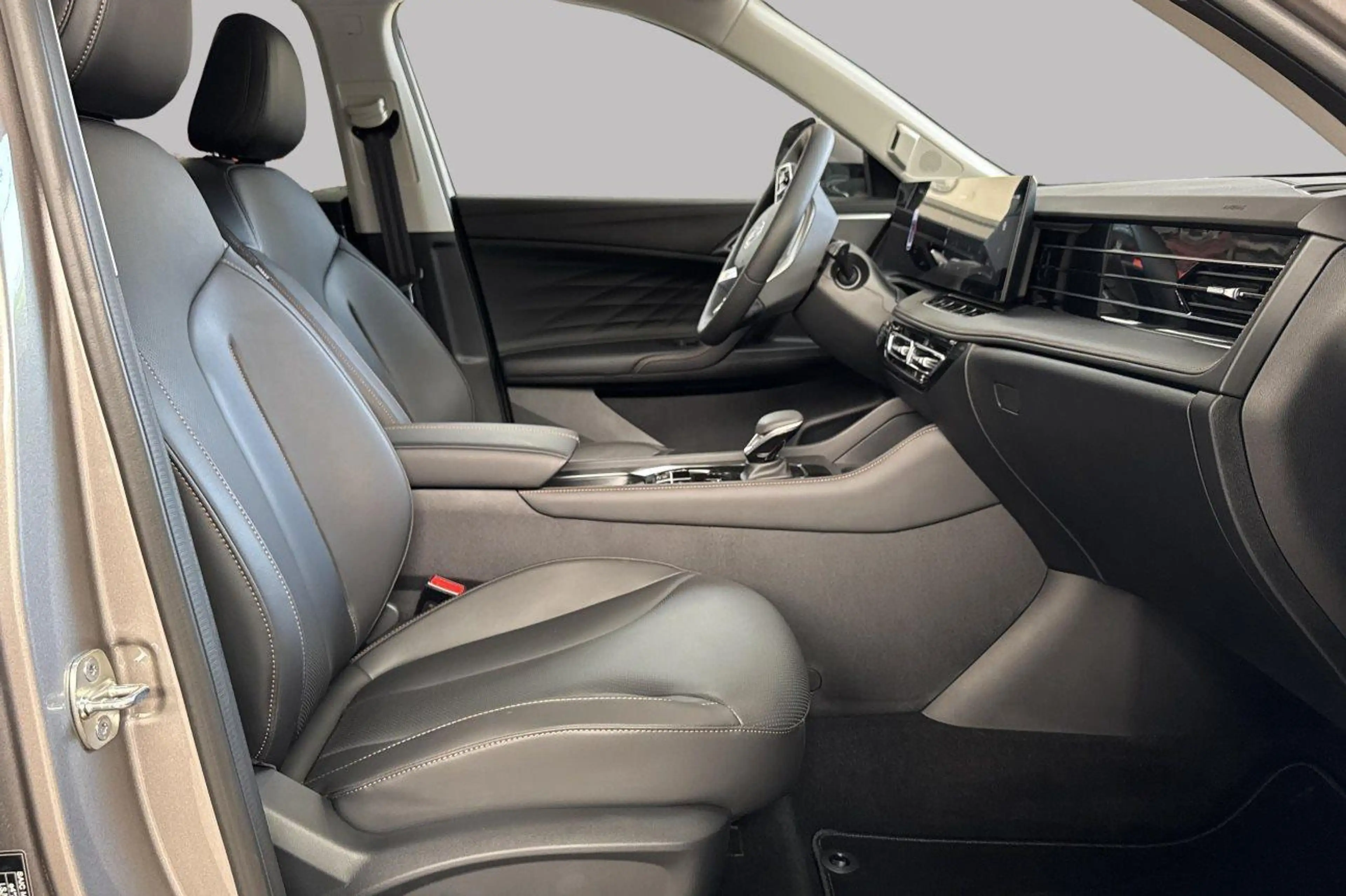 MG HS LUXURY HYBRID+ — photo 8