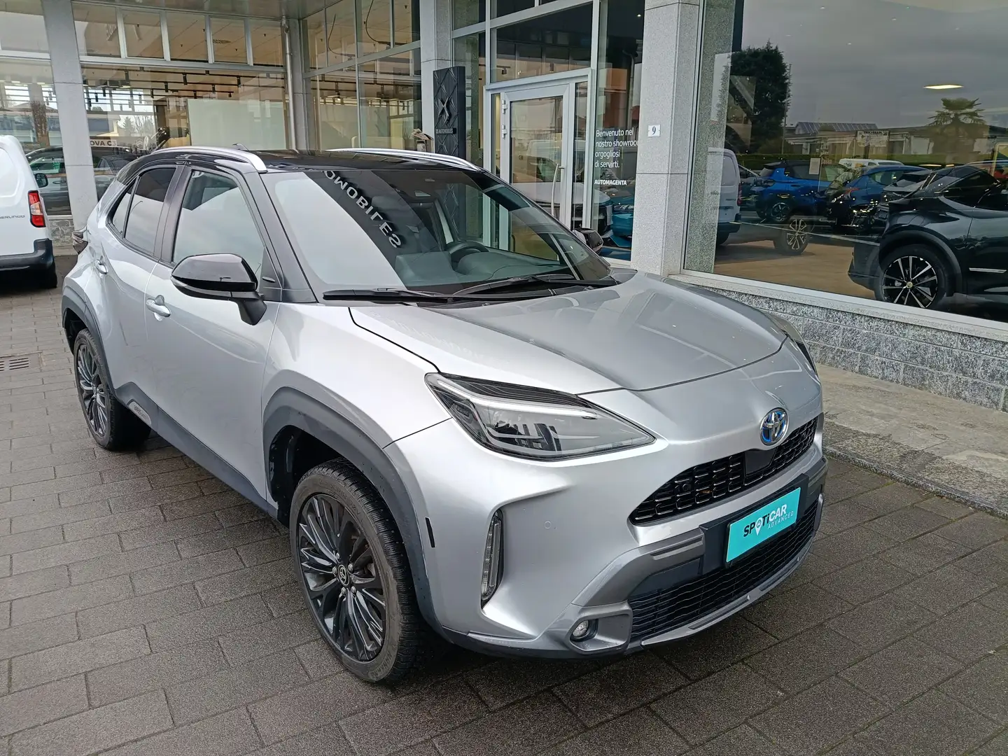 Toyota Yaris Cross HEV 1.5 Full Hybrid 116cv CVT Lounge AWD Usato Argent - 1
