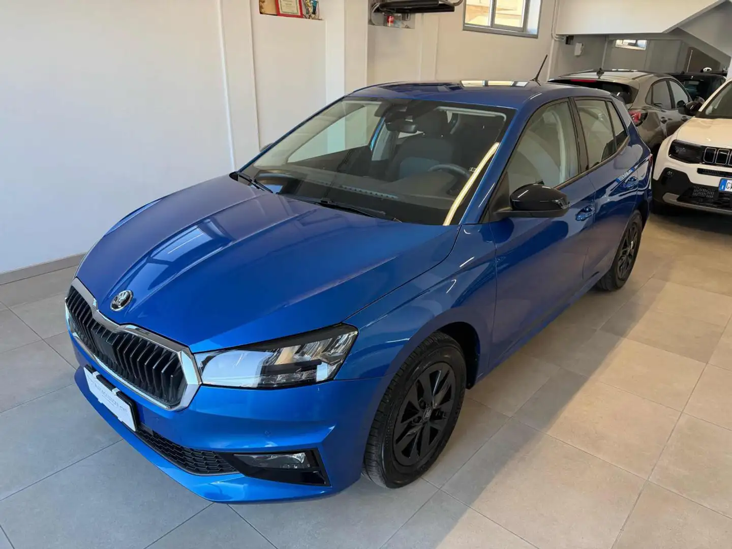 Skoda Fabia 1.0 MPI 80 CV Young Edition Bleu - 1