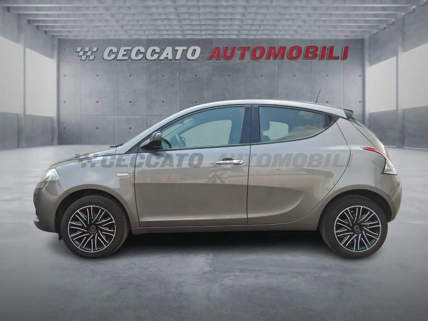 Lancia Ypsilon Ypsilon 1.0 firefly hybrid Oro s&s 70cv Grau - 2