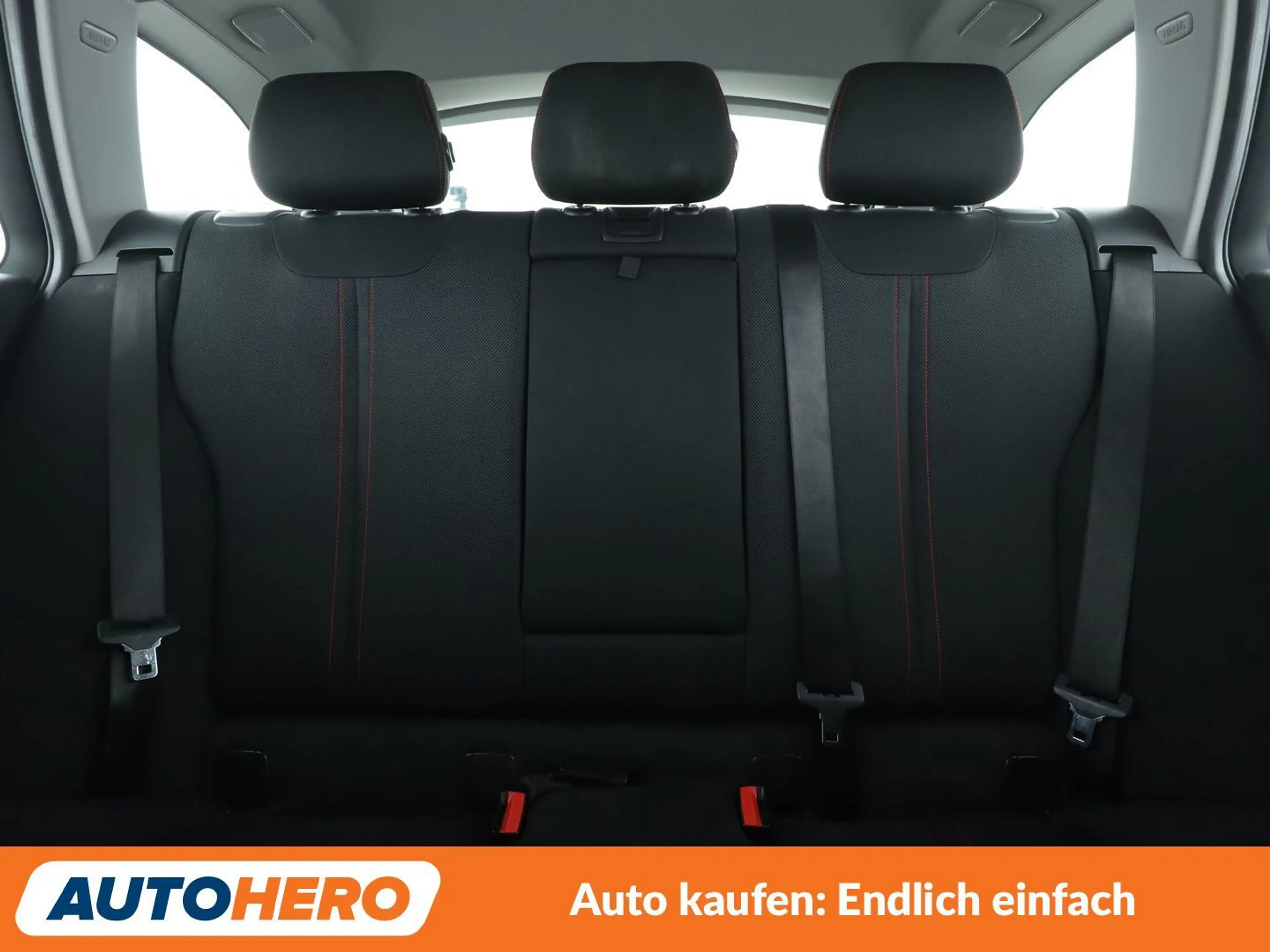 BMW 318 318d Sport Line Aut.*NAVI*LED*TEMPO*PDC*SHZ*ALU* — photo 15