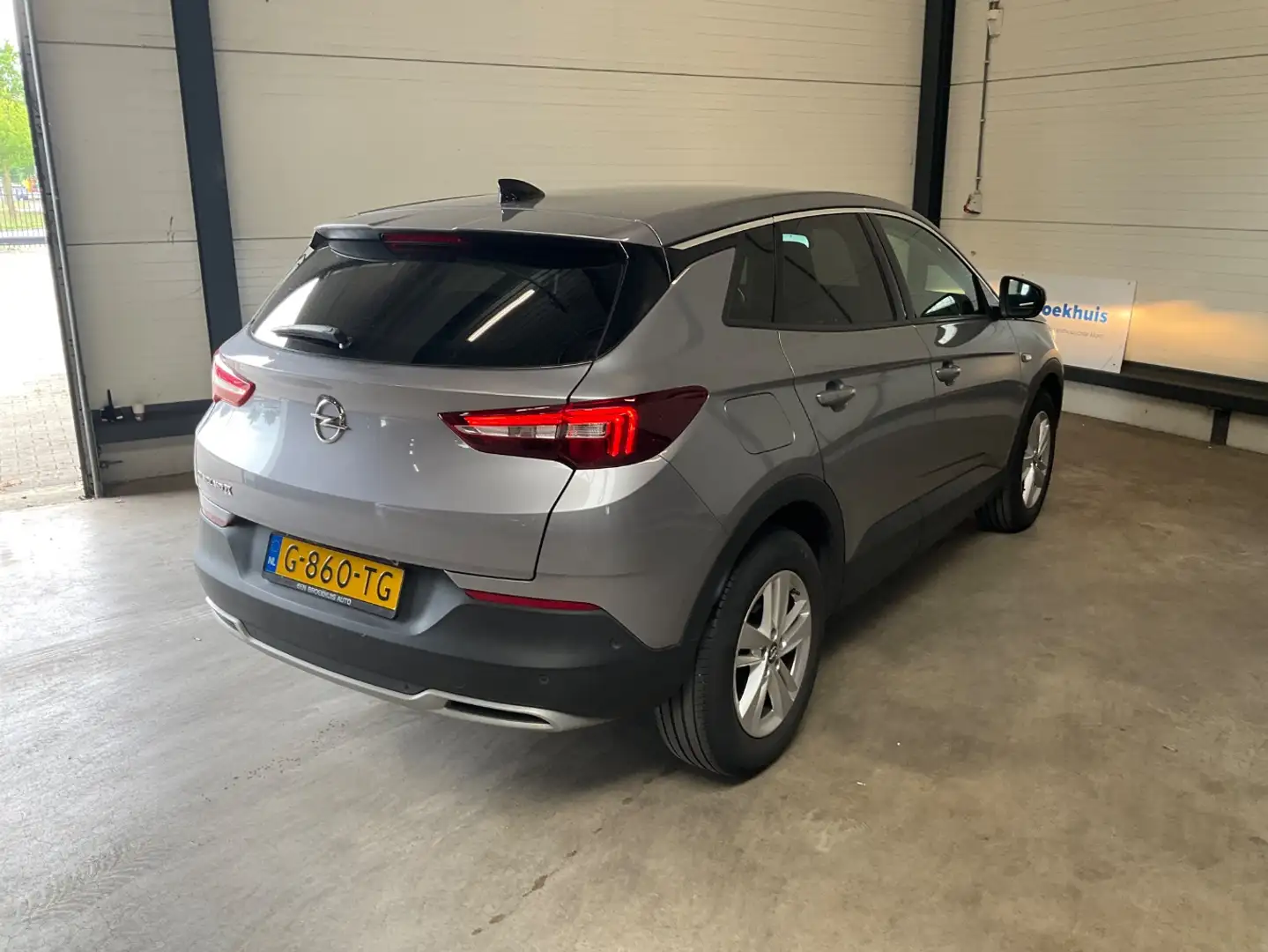 Opel Grandland X 1.6 Turbo Business Executive 1ste eigenaar | Deale Gris - 2