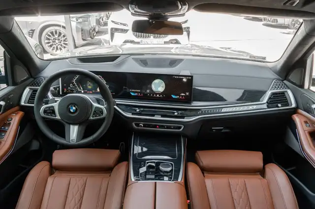 BMW X7 view 14