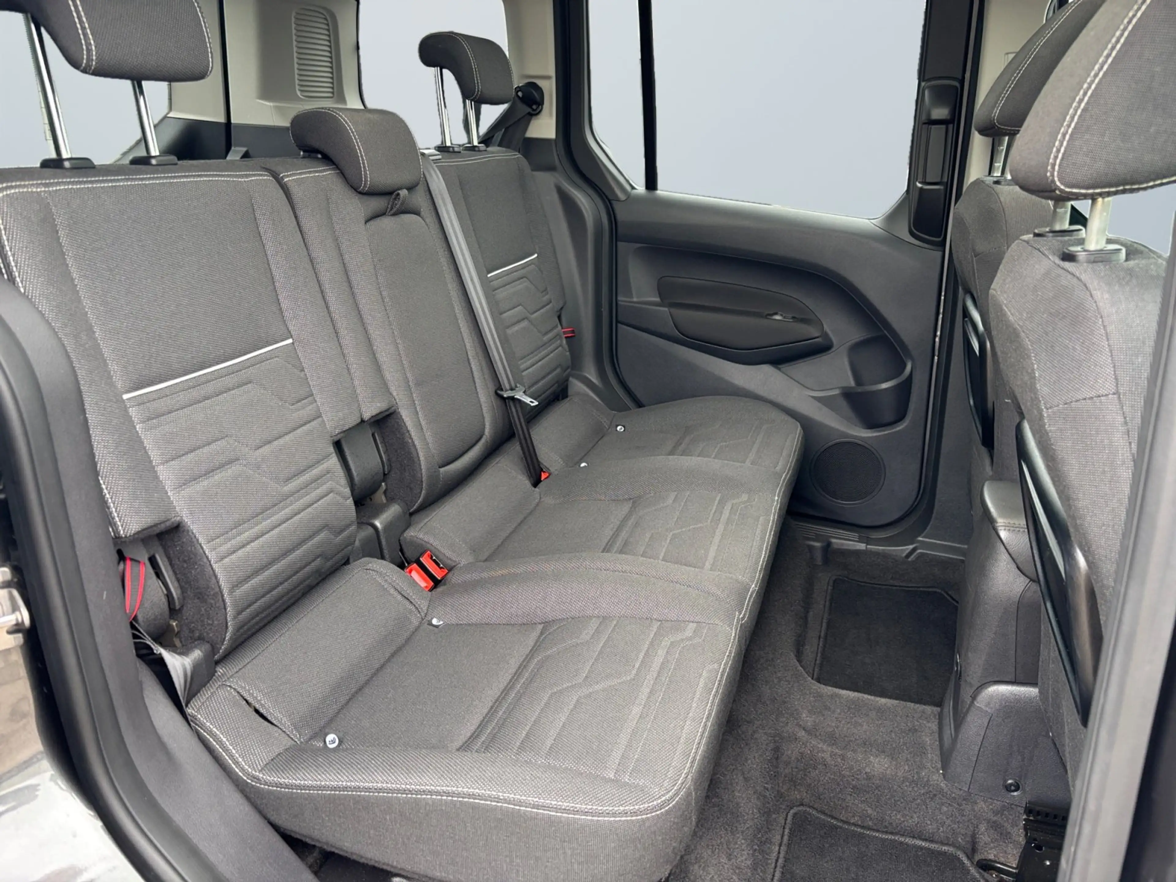 Ford Tourneo Connect Titanium 1.0 EcoBoost Tempomat — photo 11