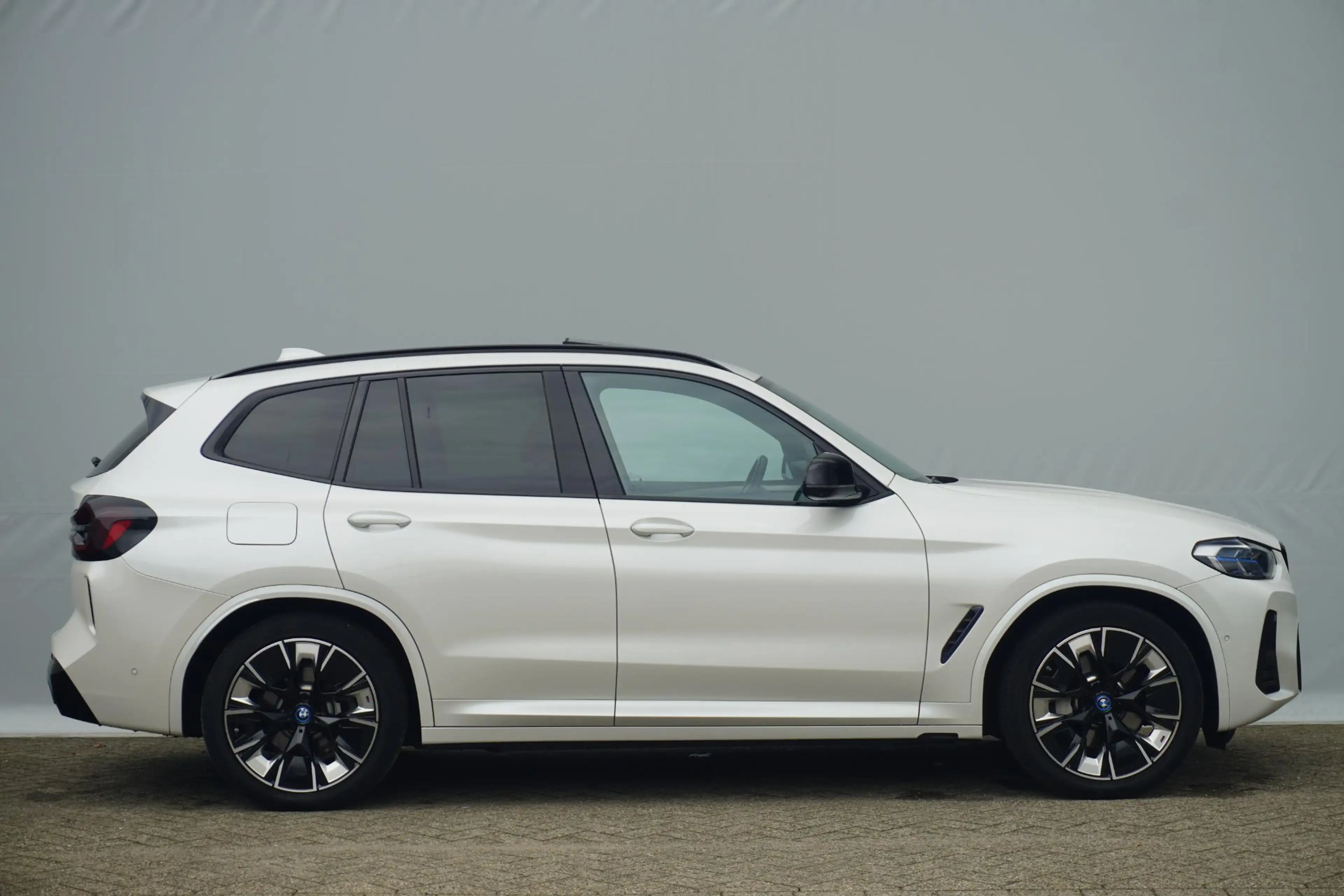 BMW iX3 | High Executive | Laserlight | Trekhaak | Harman — photo 5
