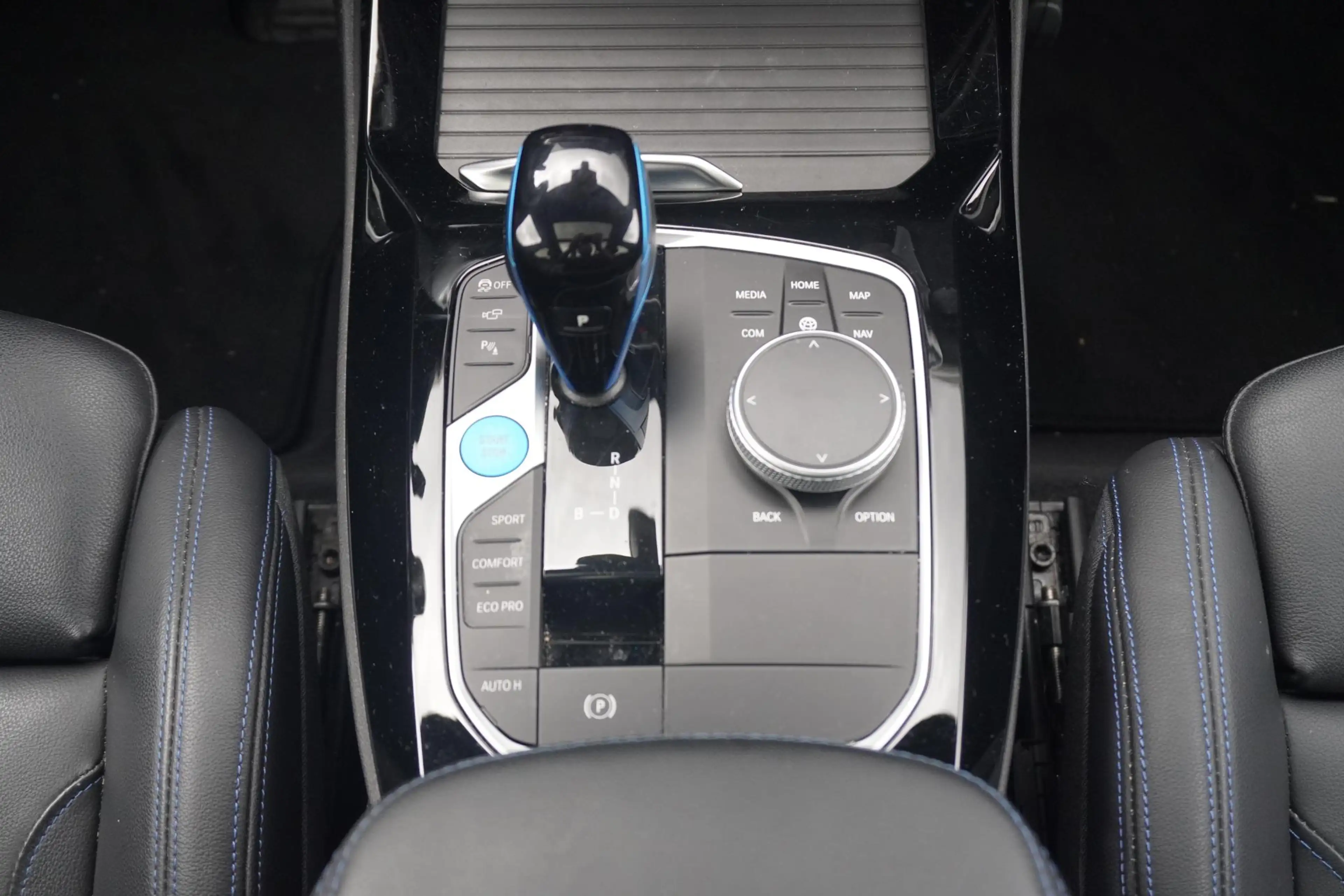 BMW iX3 | High Executive | Laserlight | Trekhaak | Harman — photo 15