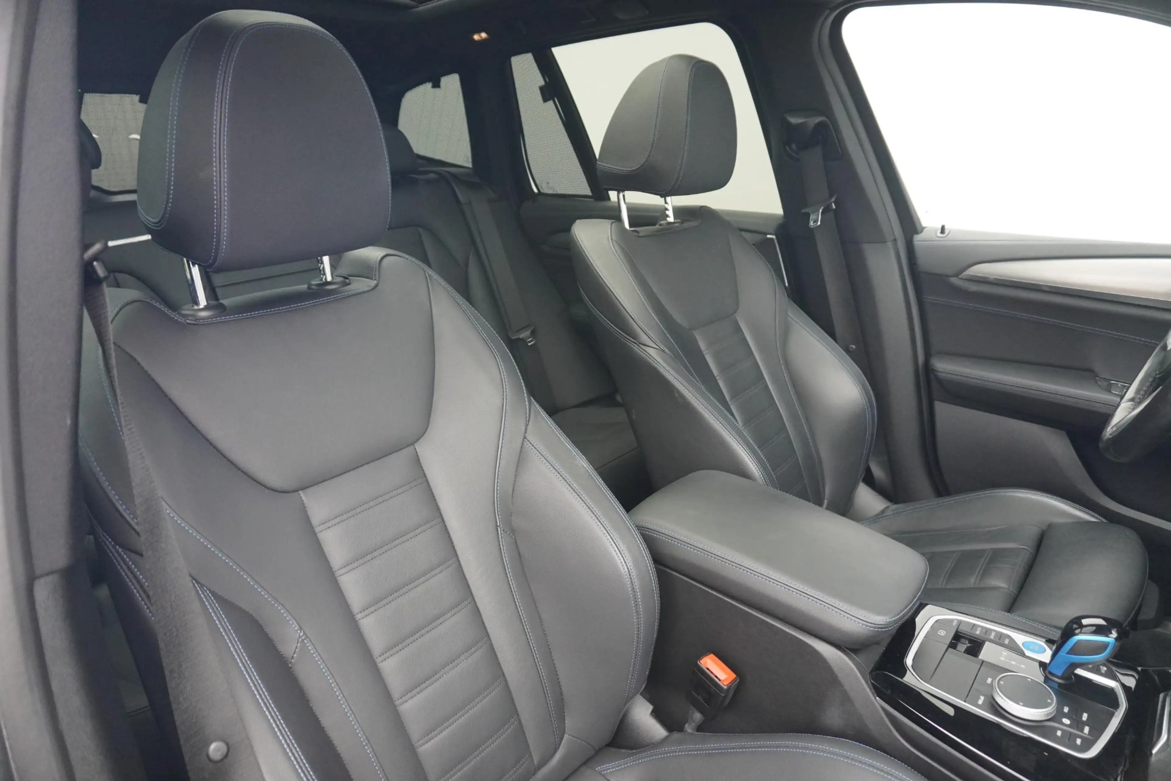 BMW iX3 | High Executive | Laserlight | Trekhaak | Harman — photo 8