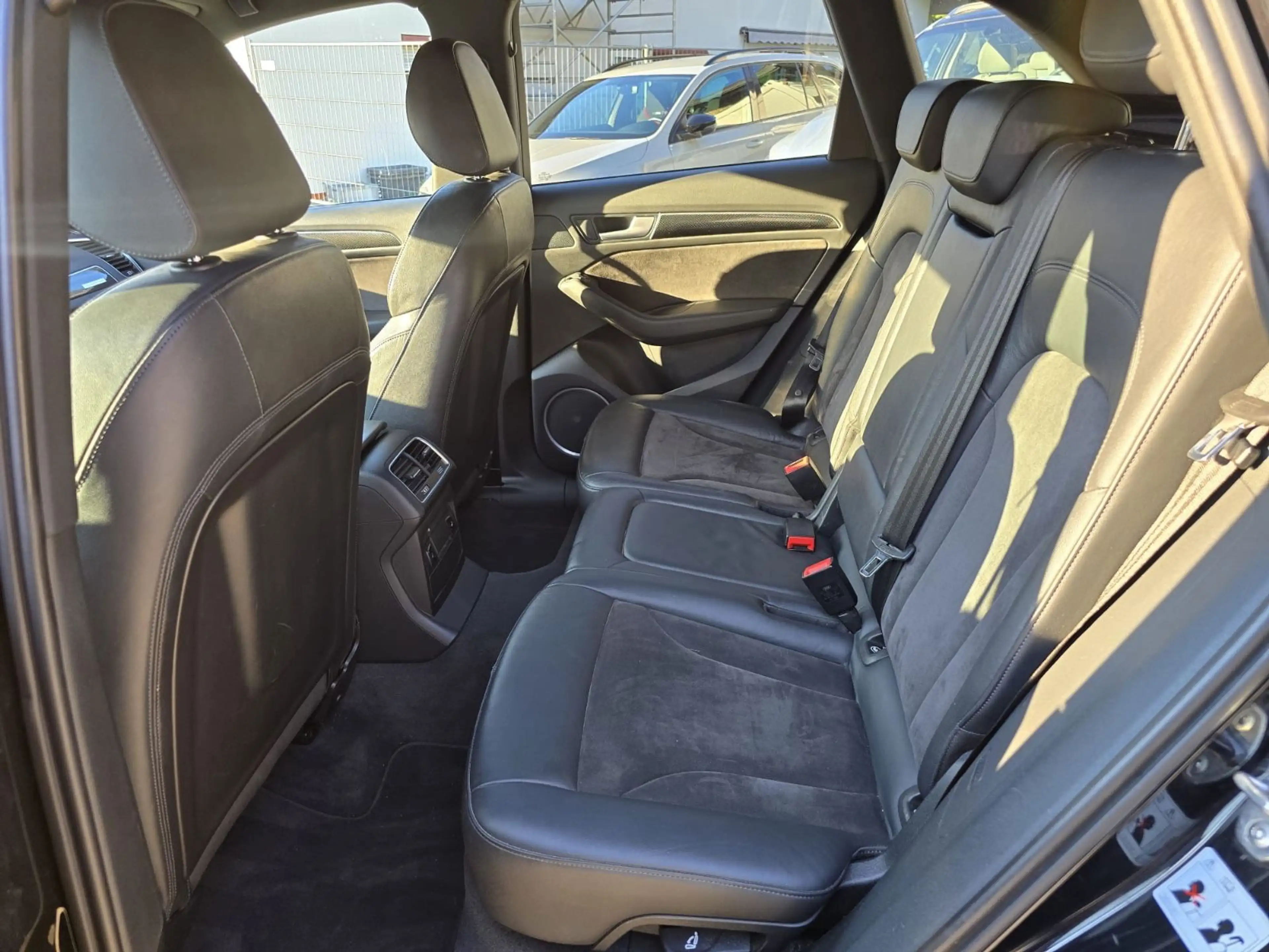 Audi SQ5 3.0 TDI quattro — photo 12