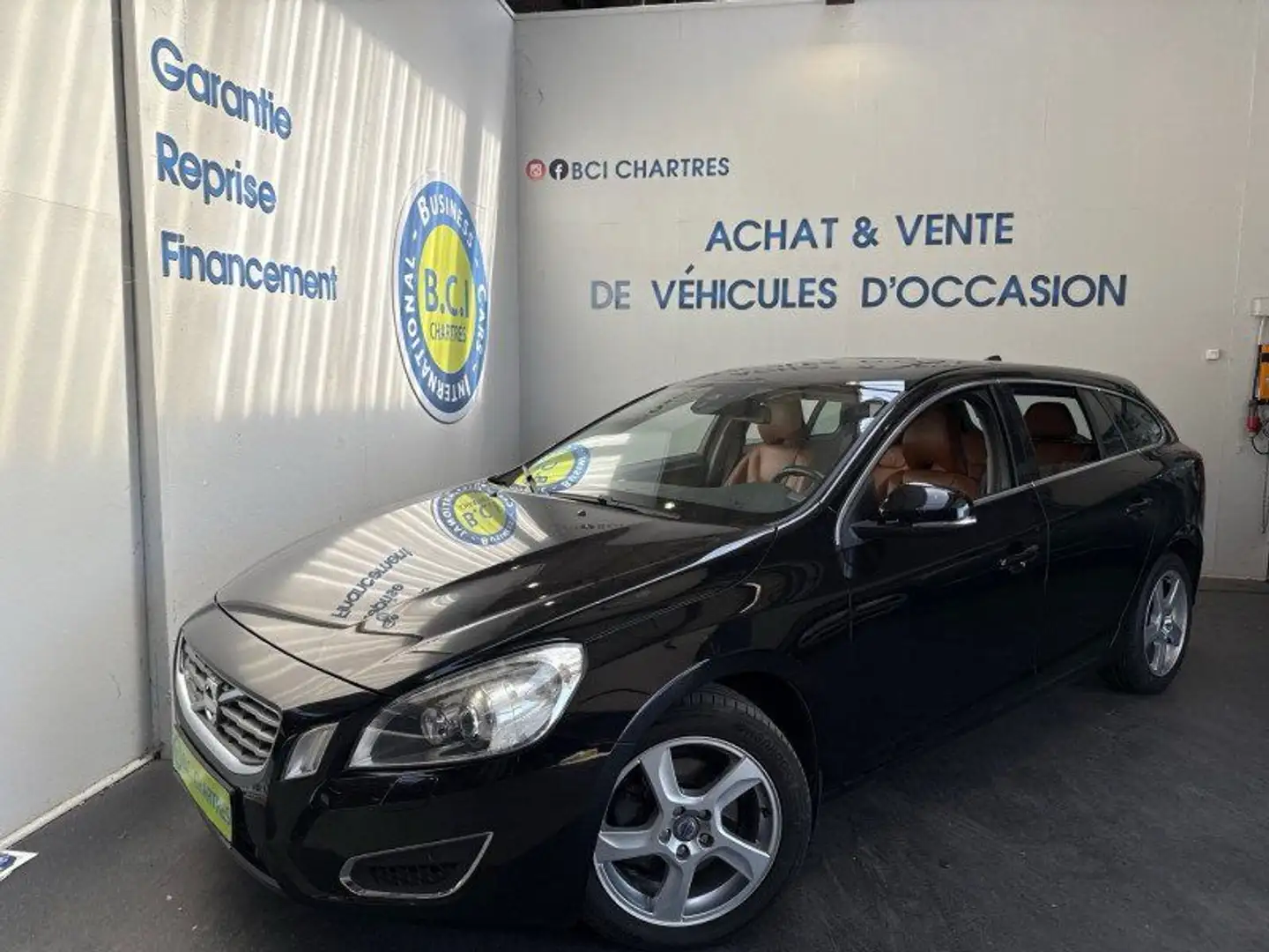Volvo V60 D4 163CH START&STOP SUMMUM GEARTRONIC Noir - 1
