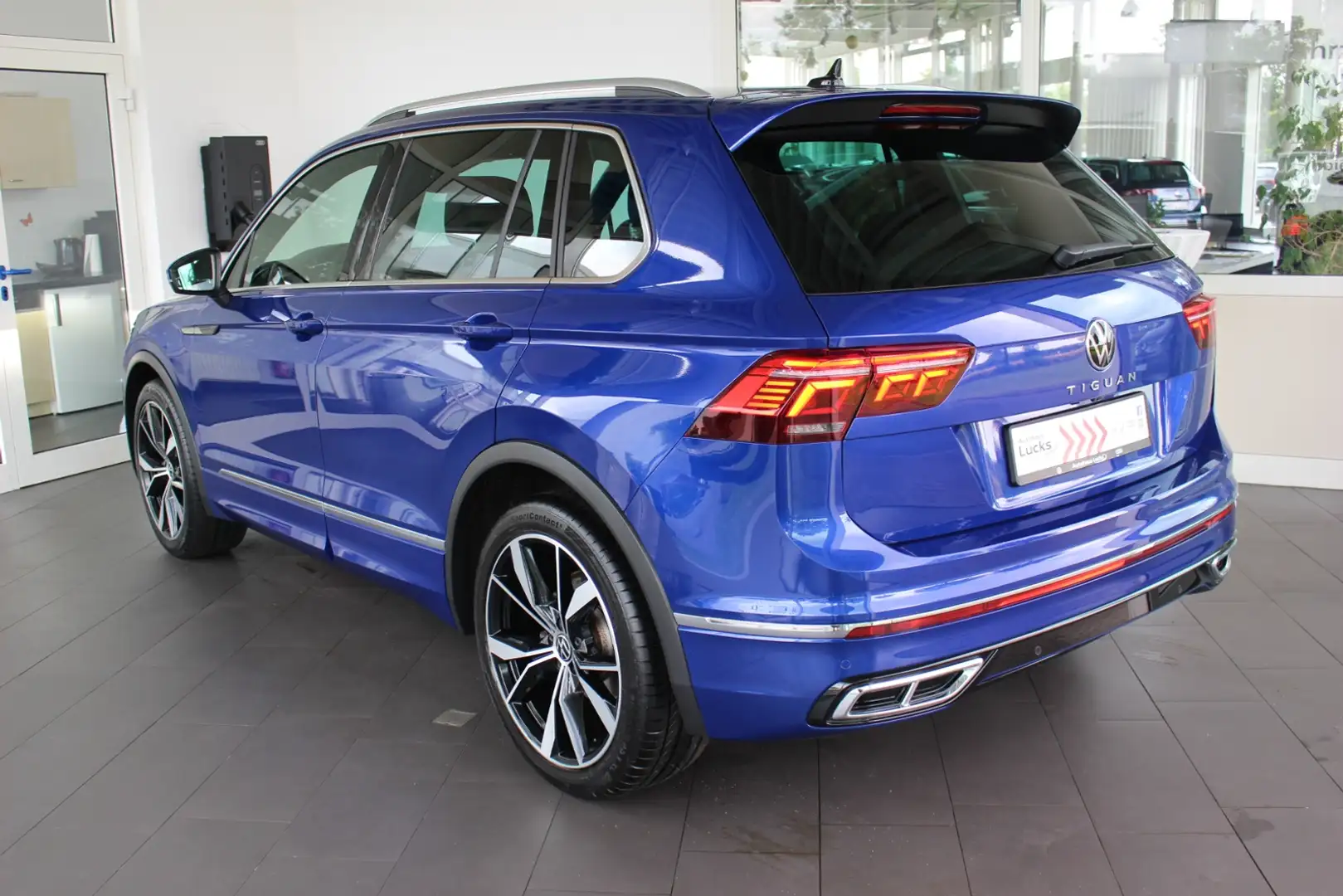 Volkswagen Tiguan R-Line 2.0 TDI 110 kW DSG  MATRIX NAVI AHK Azul - 2