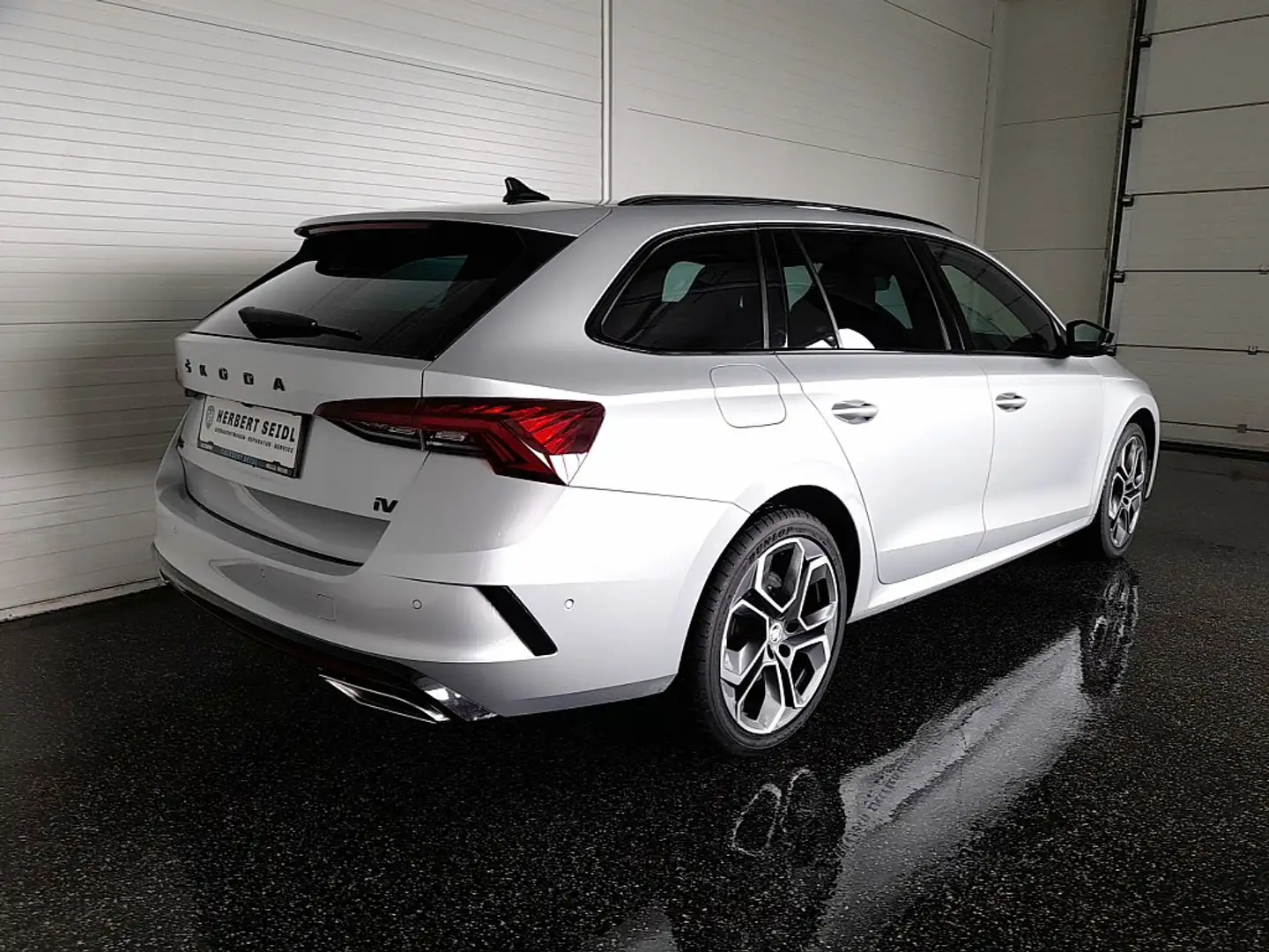 Skoda Octavia Combi RS PHEV 150/245 DSG *19 ZOLL / MATRIX-LED... Silber - 2