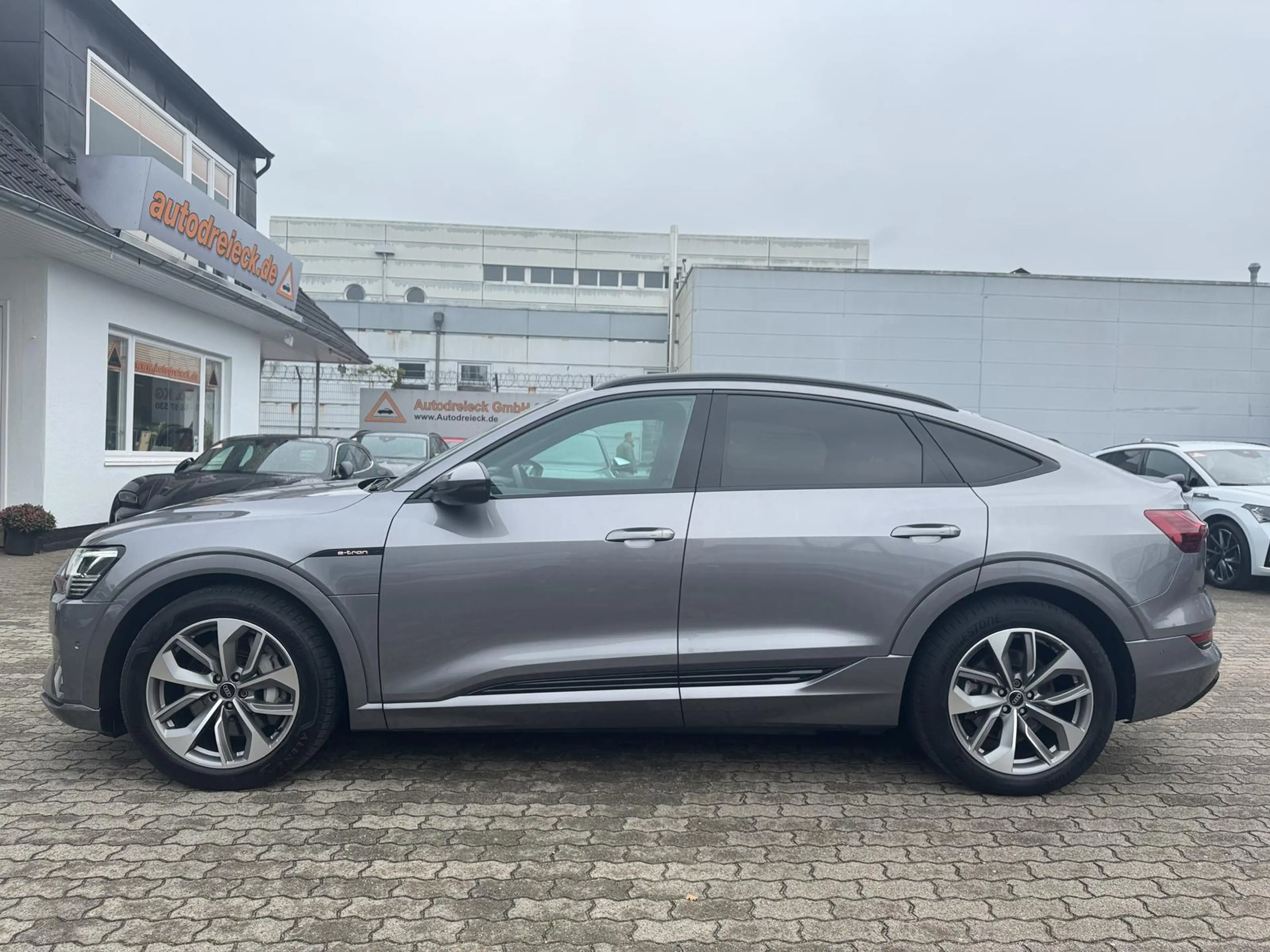 Audi e-tron Sportback 55 ACC AHK HuD NIGHT B&O KAM. — photo 10