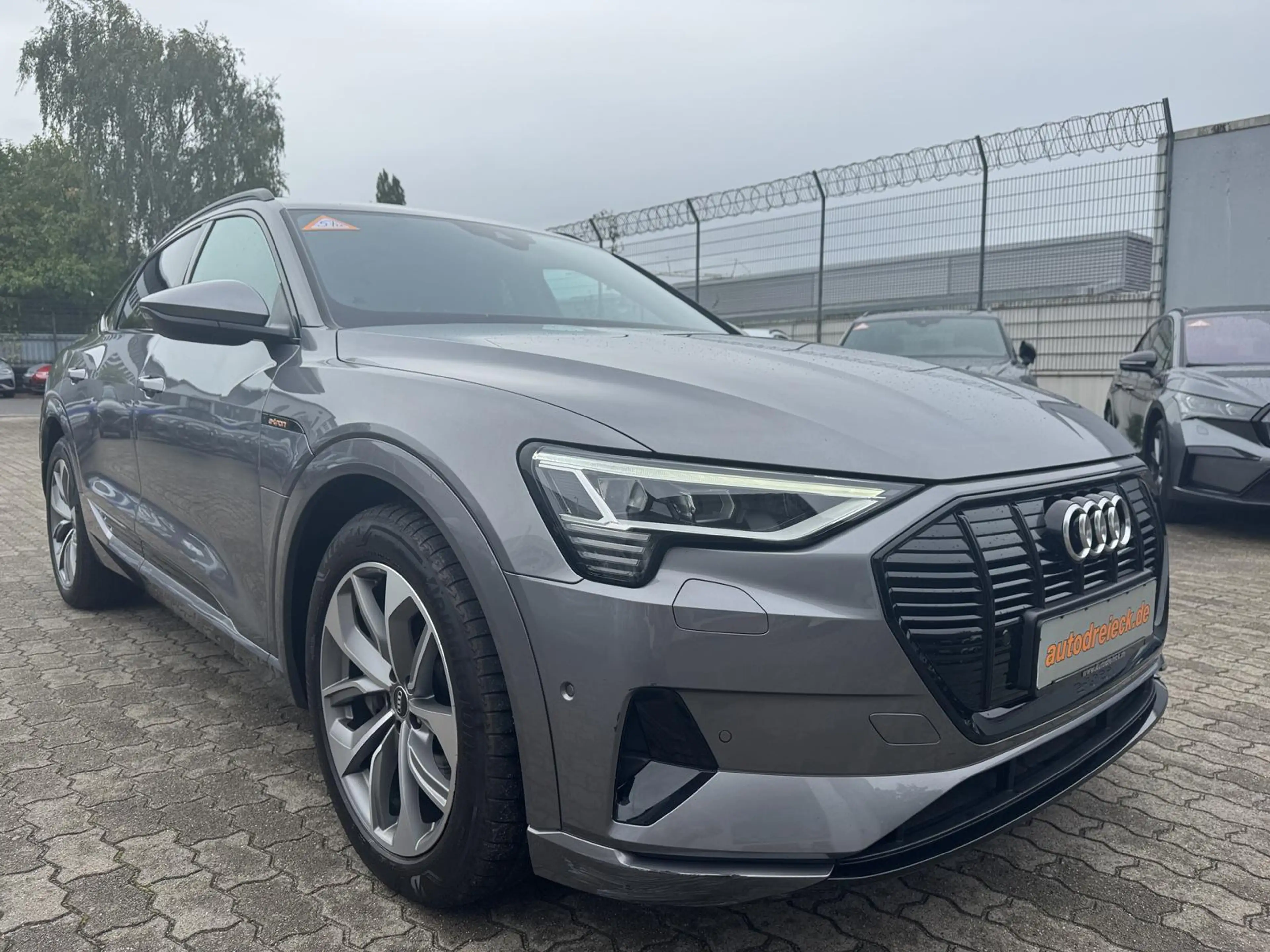 Audi e-tron Sportback 55 ACC AHK HuD NIGHT B&O KAM. — photo 3