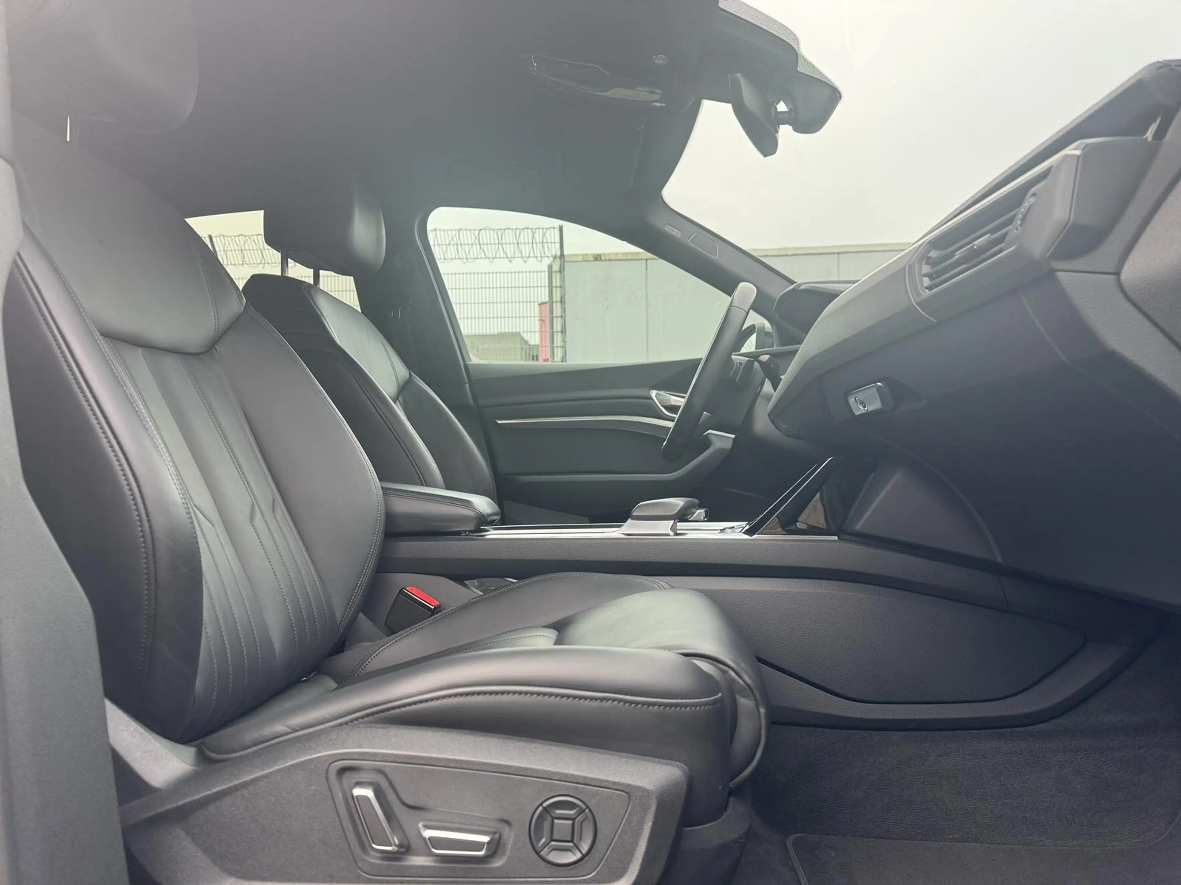 Audi e-tron Sportback 55 ACC AHK HuD NIGHT B&O KAM. — photo 11