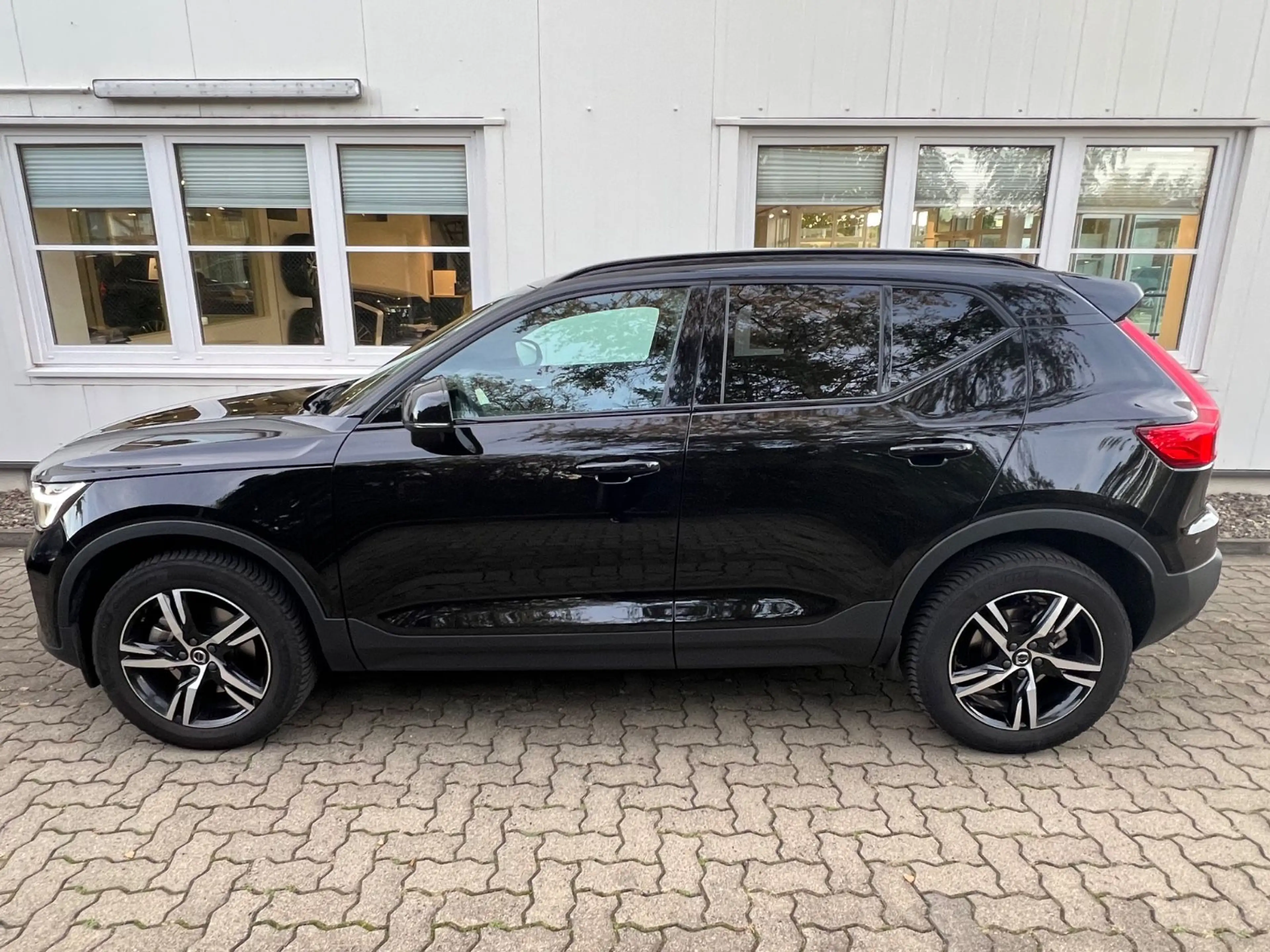 Volvo XC40 B4 Automatik Plus Dark GARANTIE — photo 4