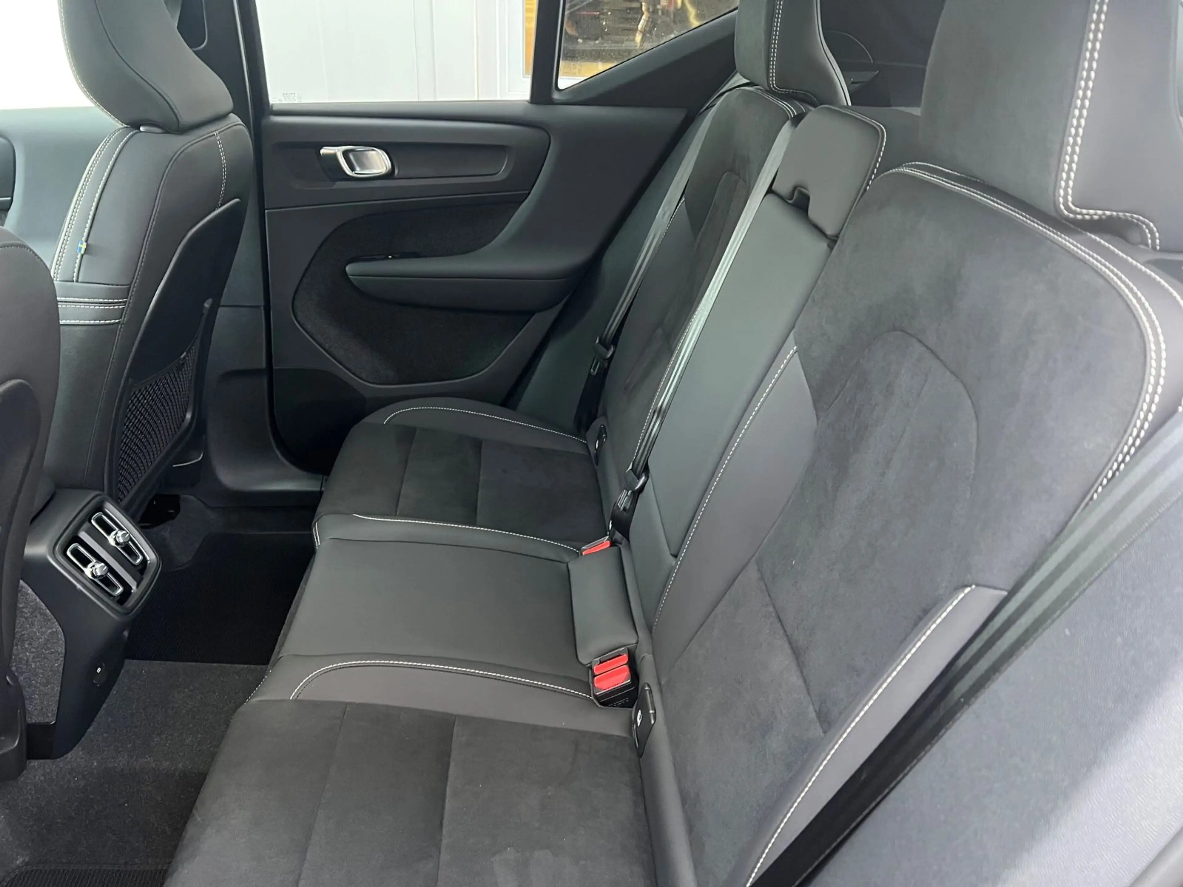 Volvo XC40 B4 Automatik Plus Dark GARANTIE — photo 11