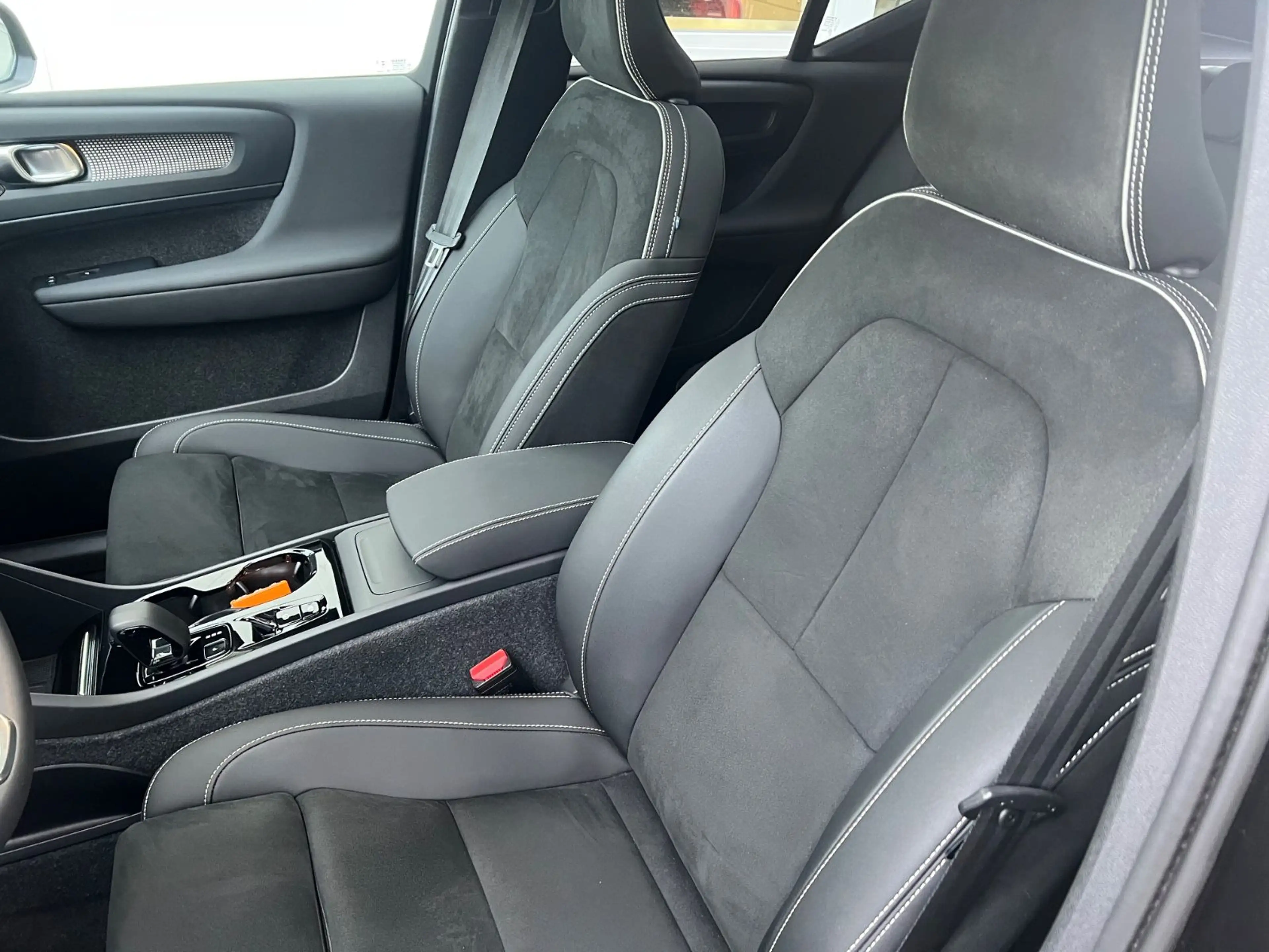Volvo XC40 B4 Automatik Plus Dark GARANTIE — photo 9