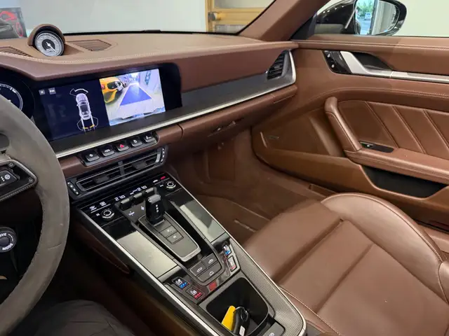 Porsche 911 view 5