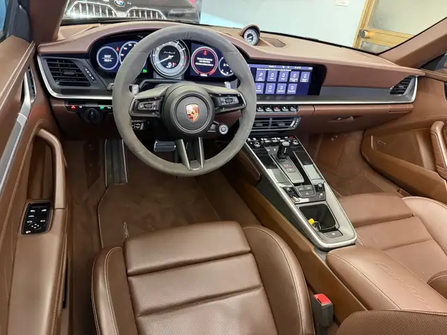 Porsche 911 view 10