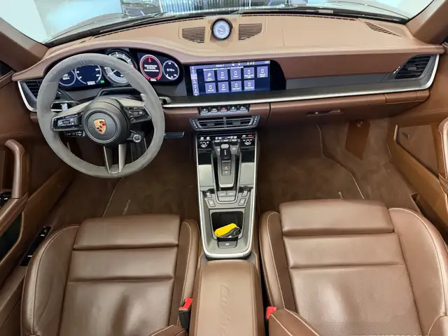 Porsche 911 view 9