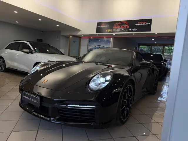 Porsche 911 view 3