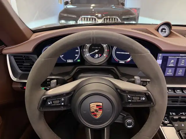 Porsche 911 view 6