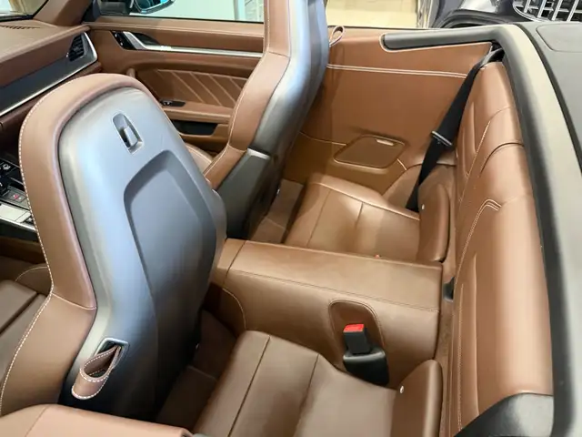 Porsche 911 view 11