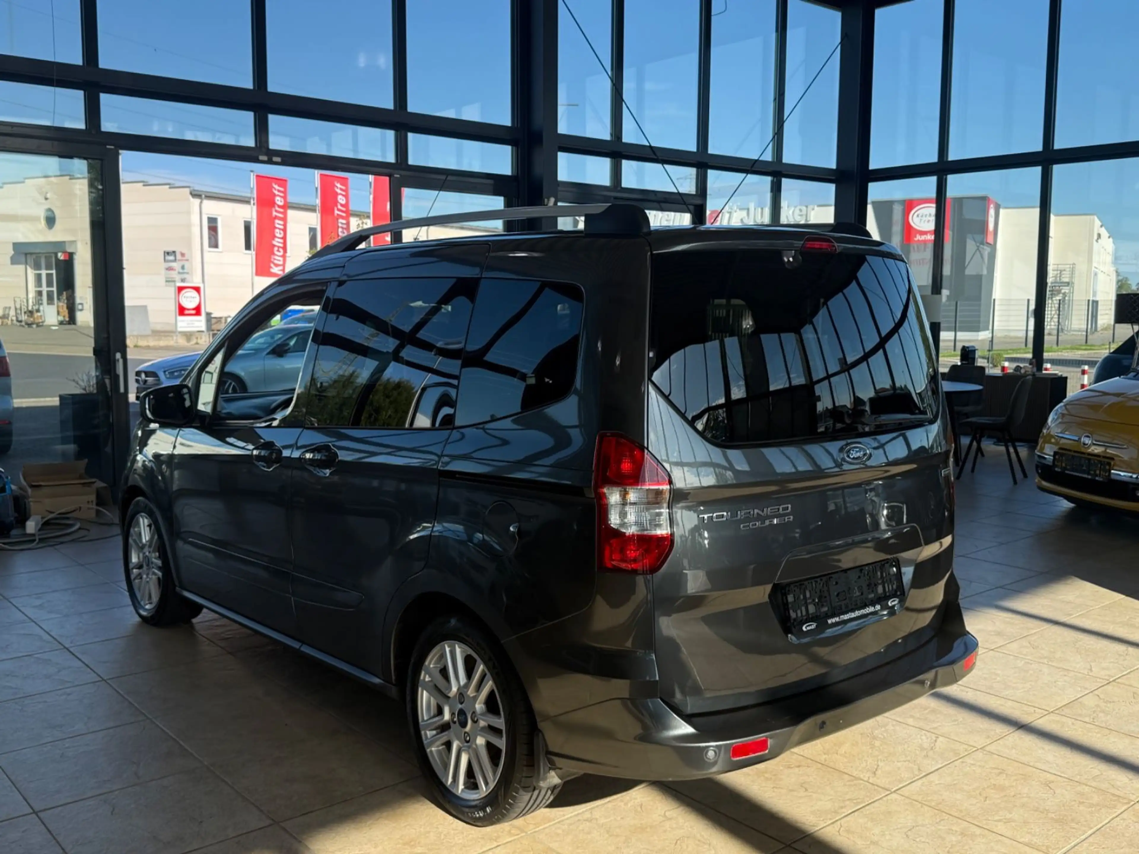 Ford Tourneo Courier Titanium — photo 2