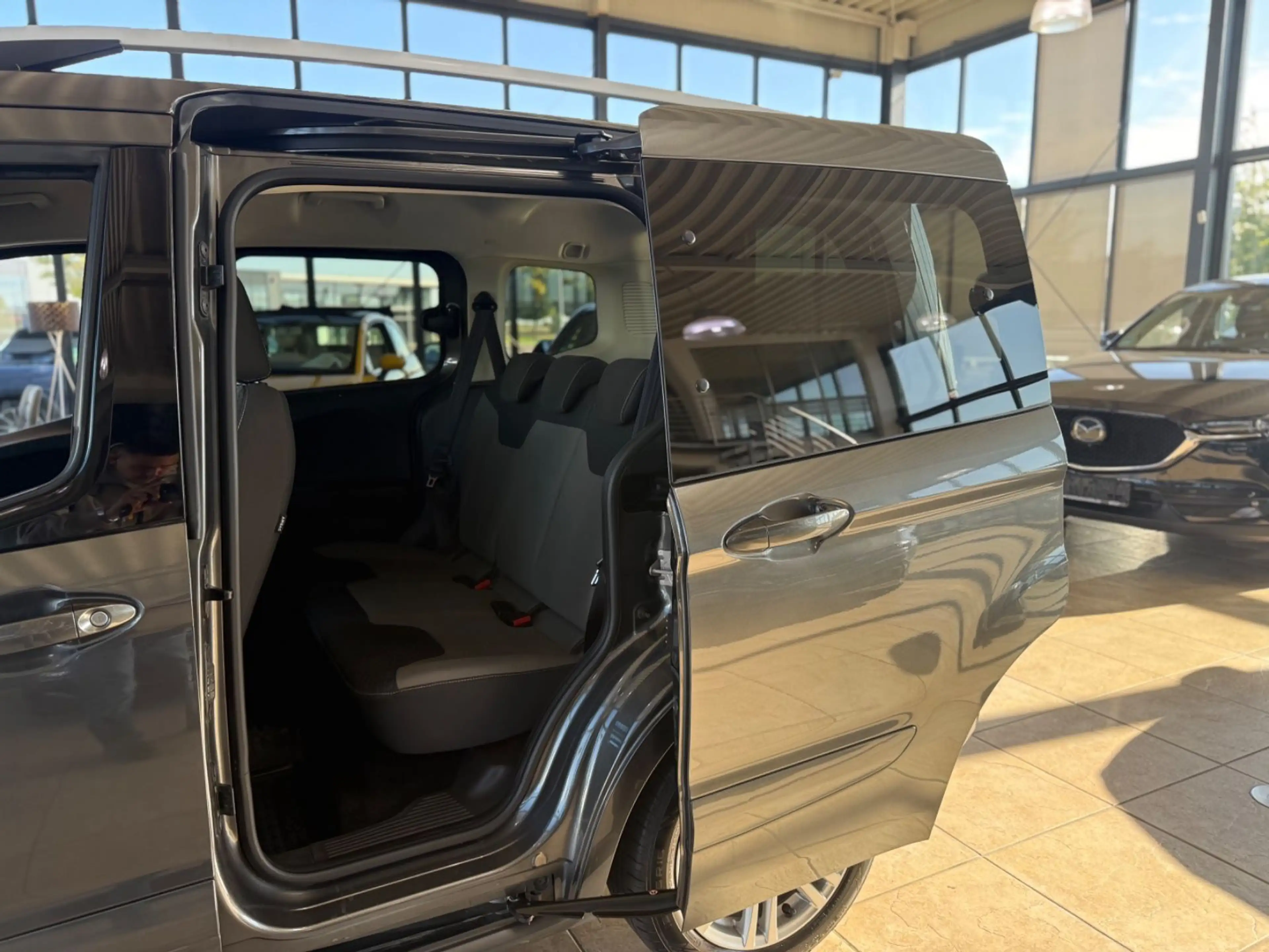 Ford Tourneo Courier Titanium — photo 12