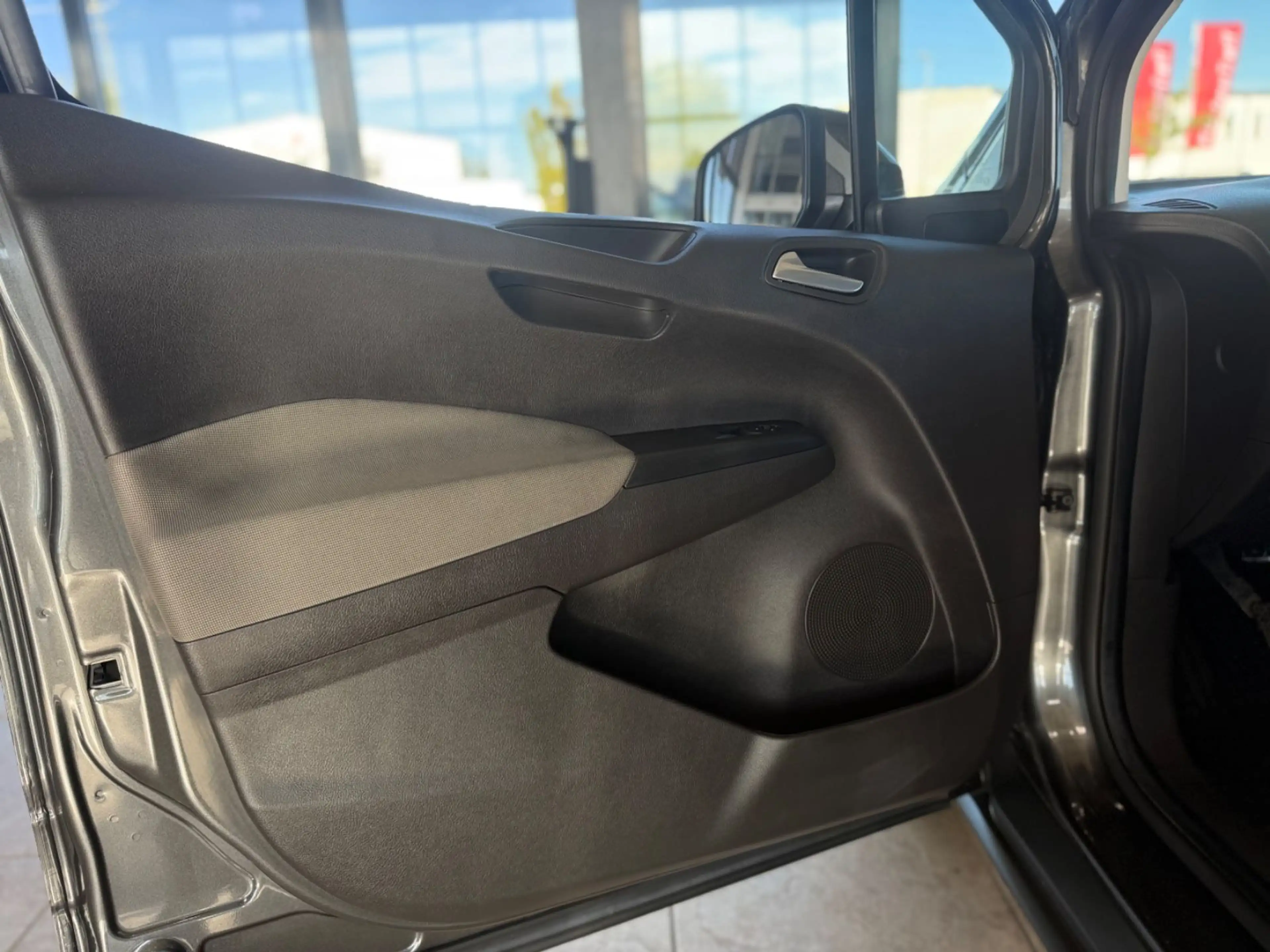 Ford Tourneo Courier Titanium — photo 5