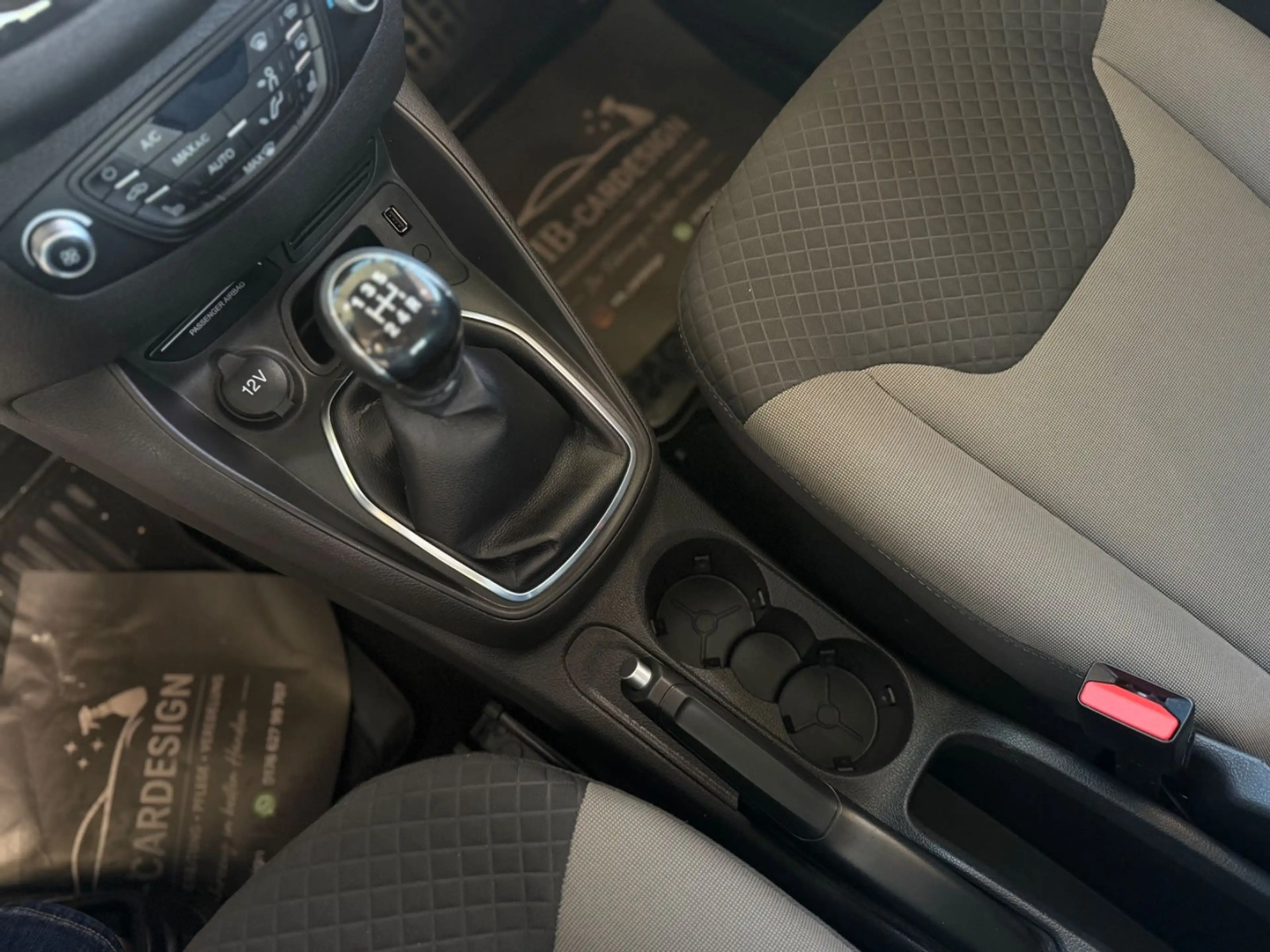 Ford Tourneo Courier Titanium — photo 10