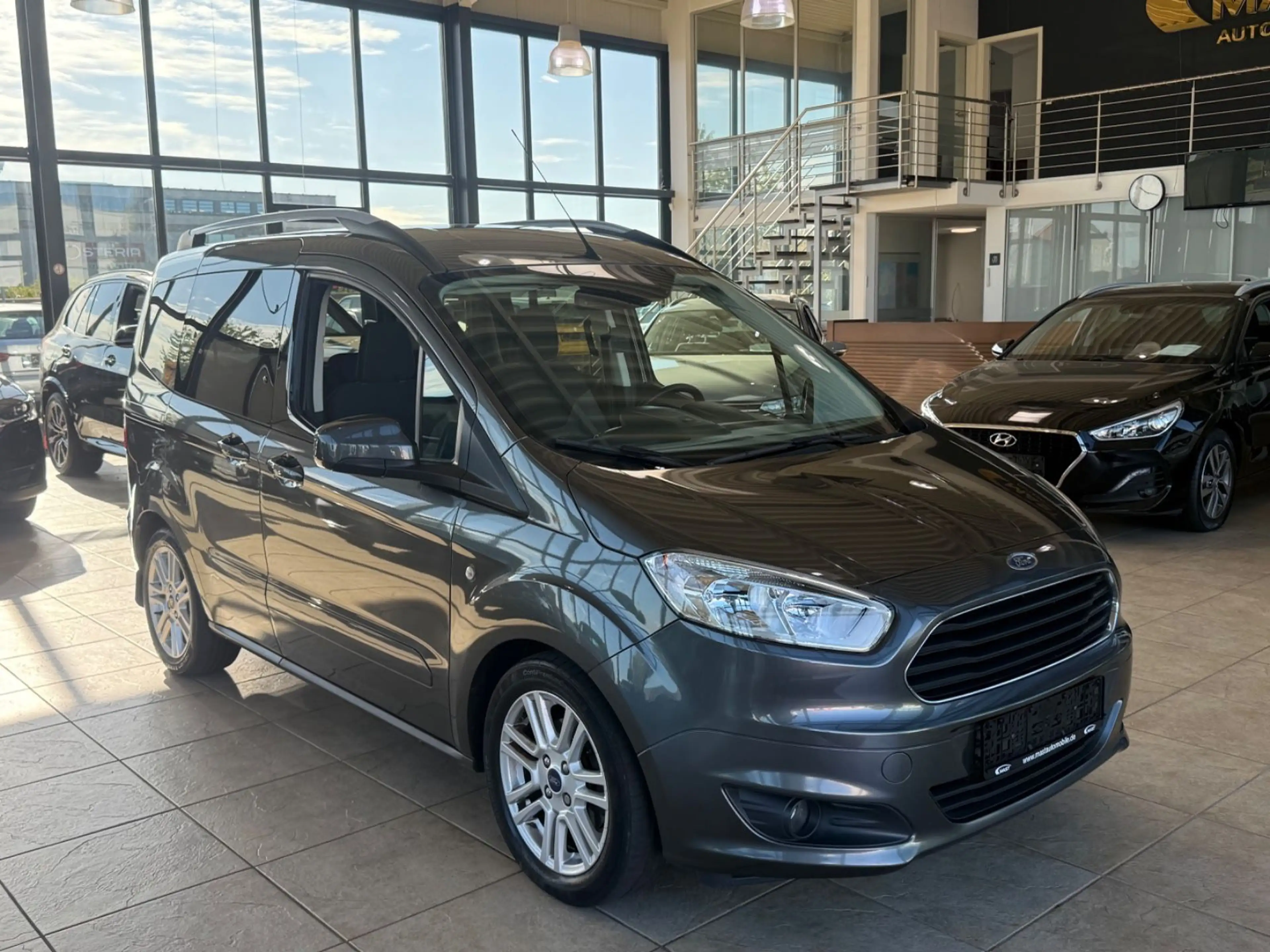 Ford Tourneo Courier Titanium — photo 4